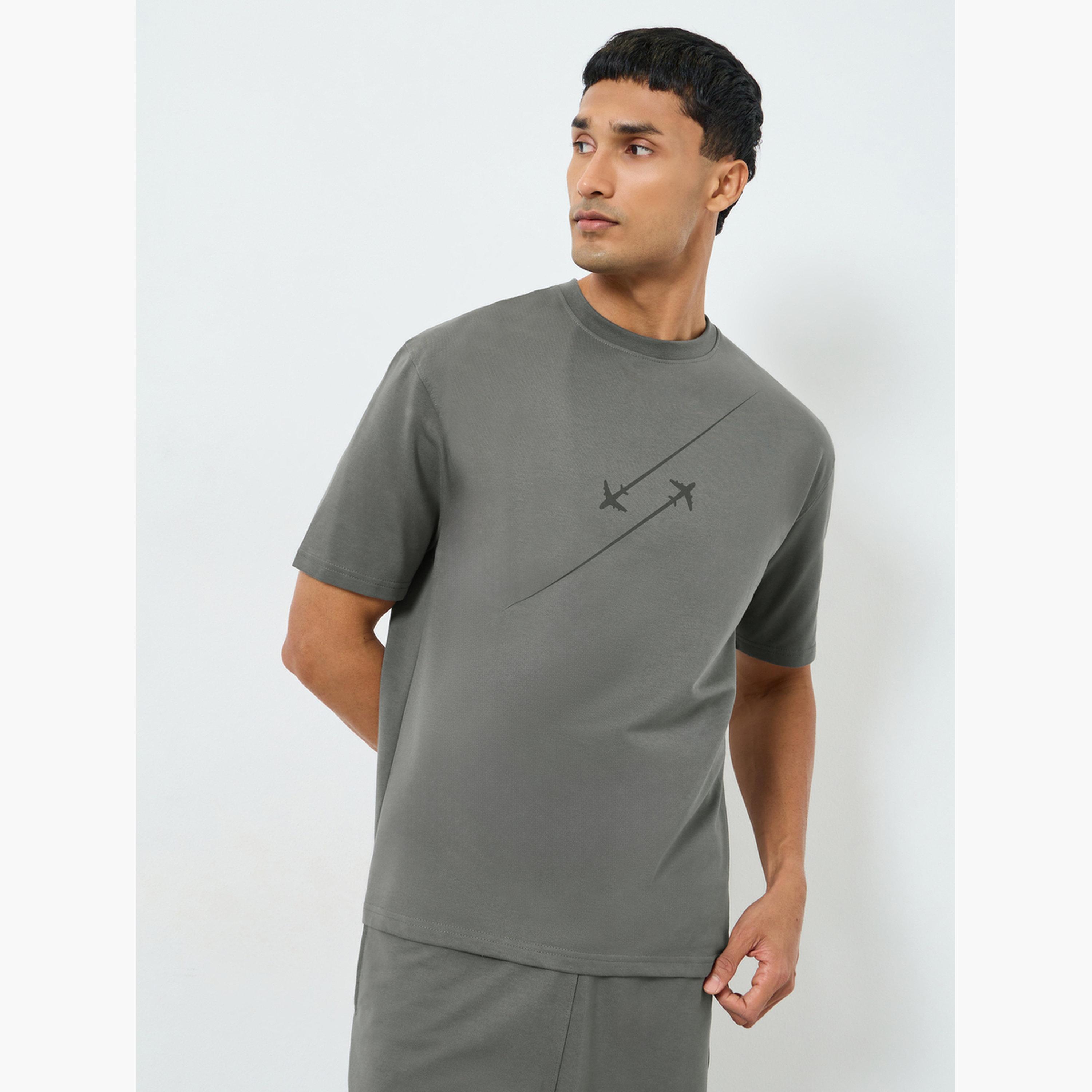 طقم منسق من تيشيرت بأكمام قصيرة وشورت للرجال-men-clothing-coordsets-image-2