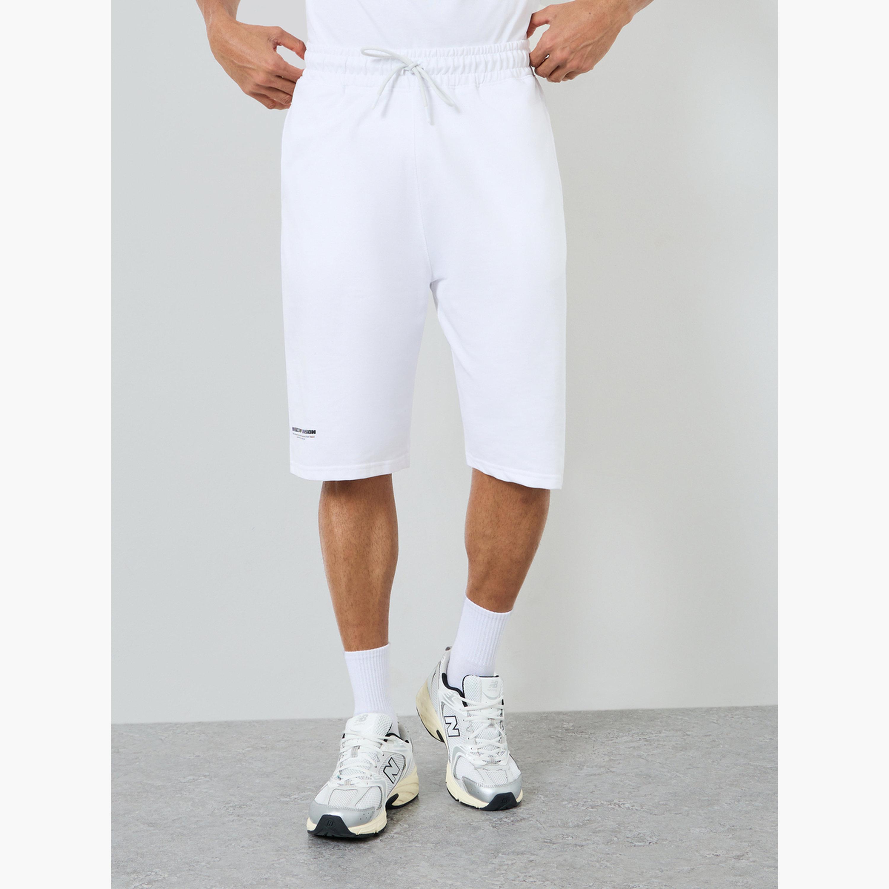 طقم منسق من تيشيرت وشورت بطبعة جرافيك للرجال-men-clothing-coordsets-image-5