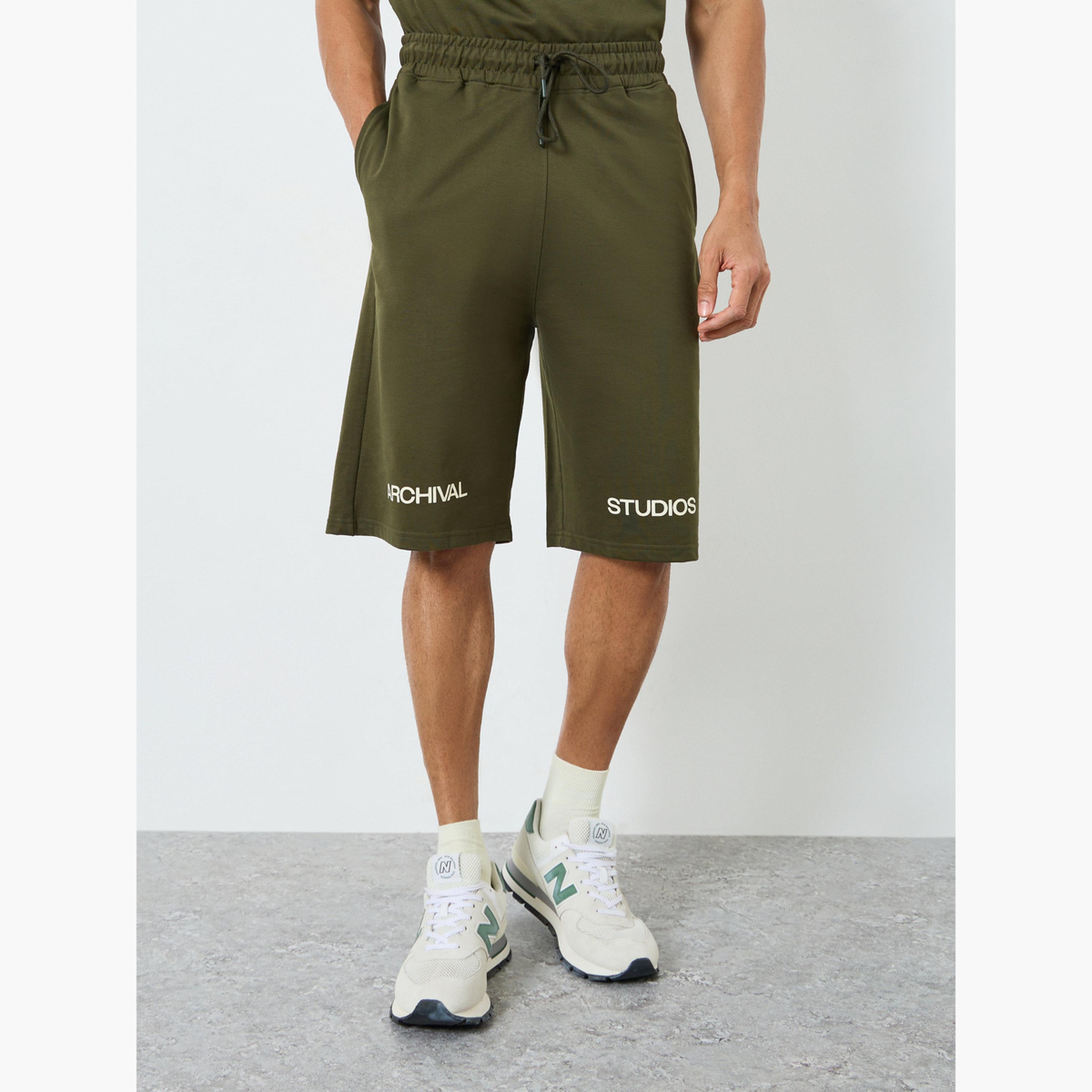 طقم منسق من قميص وشورت بقصة واسعة للرجال-men-clothing-coordsets-image-4