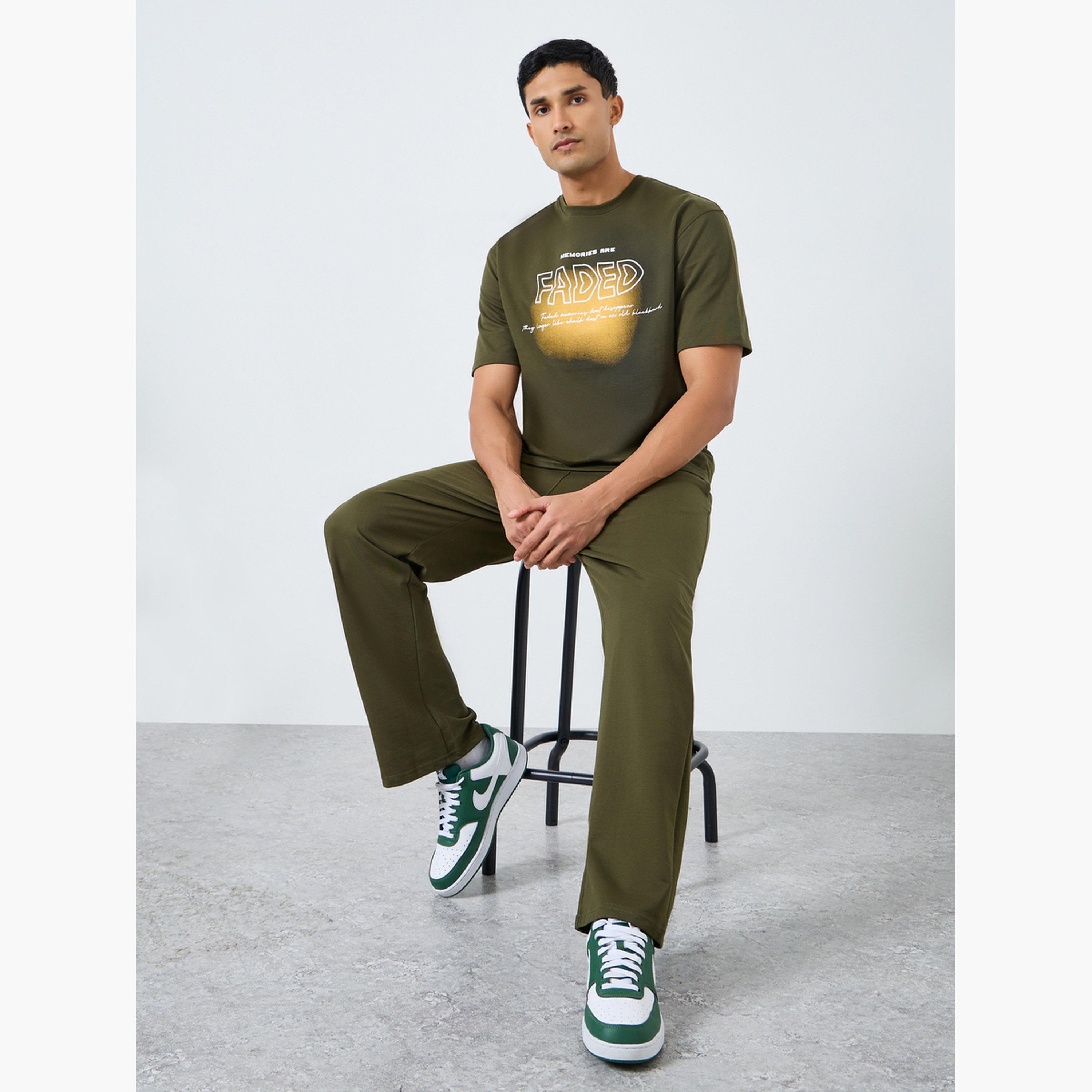 طقم منسق من تيشيرت وبنطال للرجال-men-clothing-coordsets-image-2