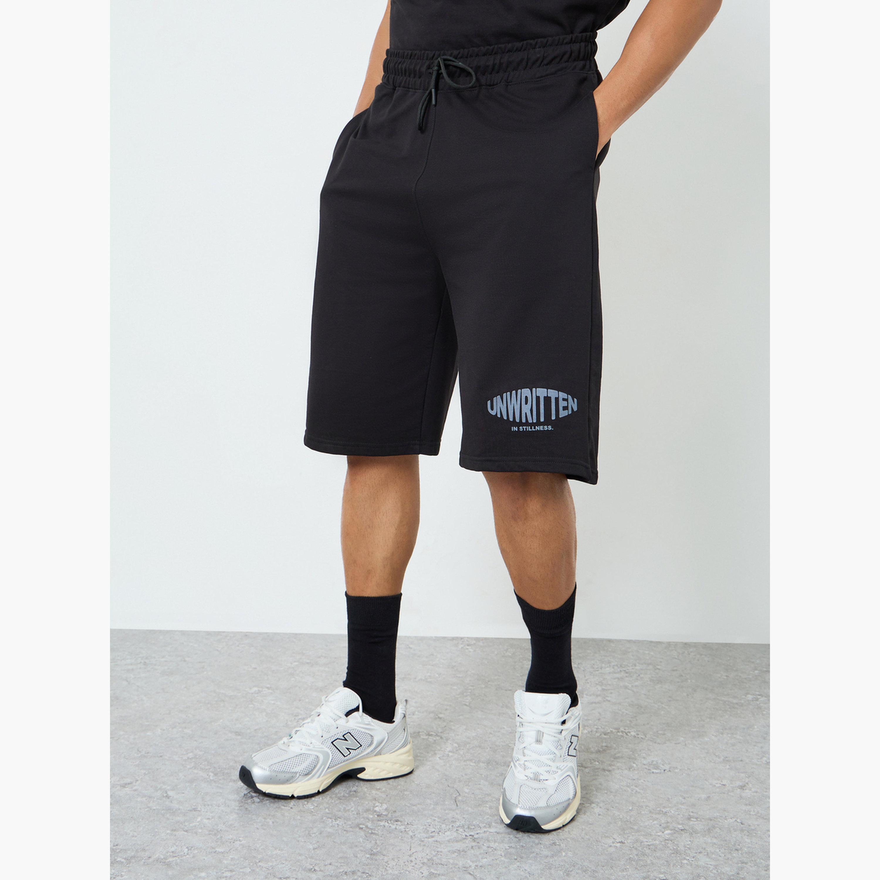 طقم منسق من تيشيرت وشورت بطبعة جرافيك للرجال-men-clothing-coordsets-image-4