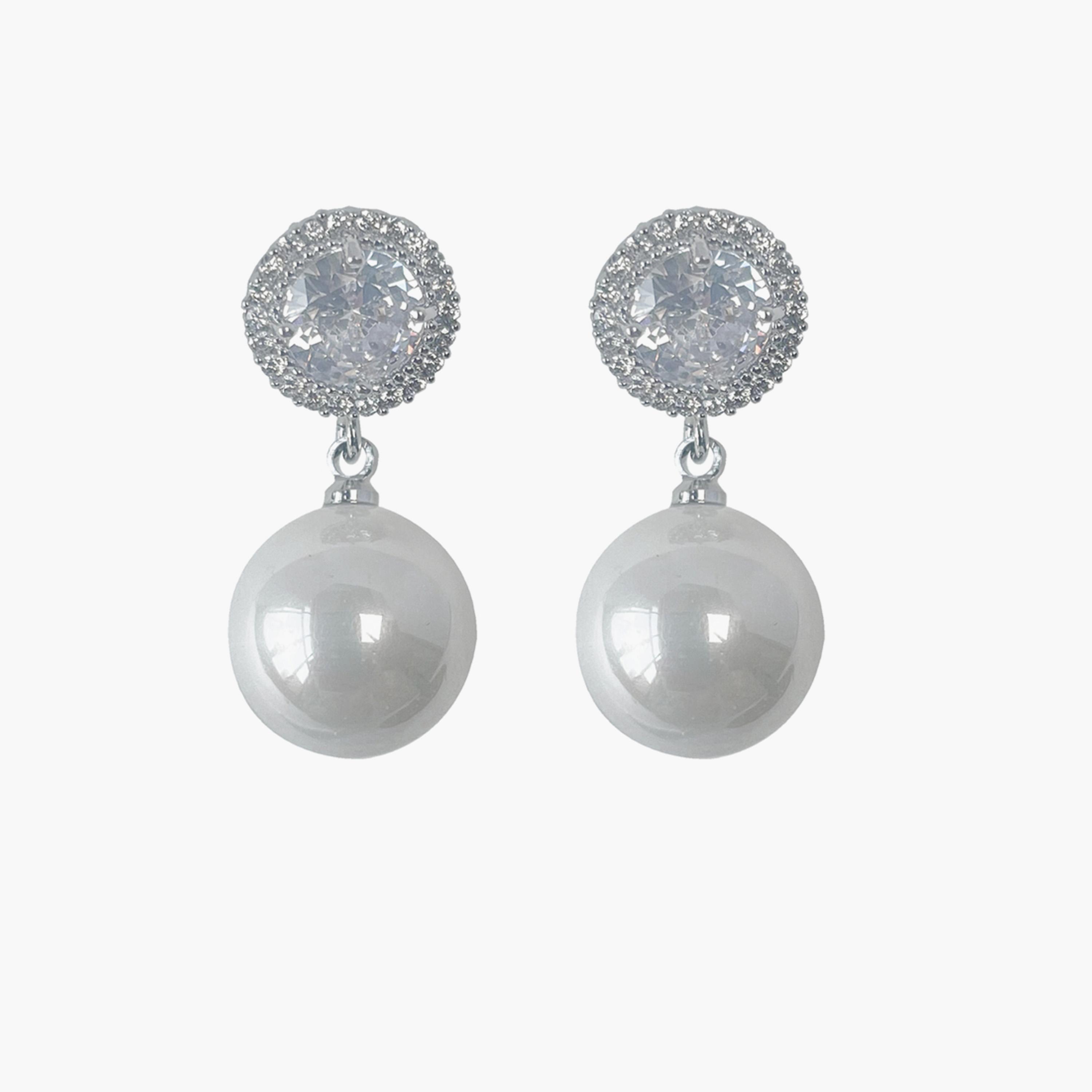 تيك تو - أقراط ذهبية مزينة باللؤلؤ الصناعي-women-watchesandjewellery-jewellery-earrings-image-1