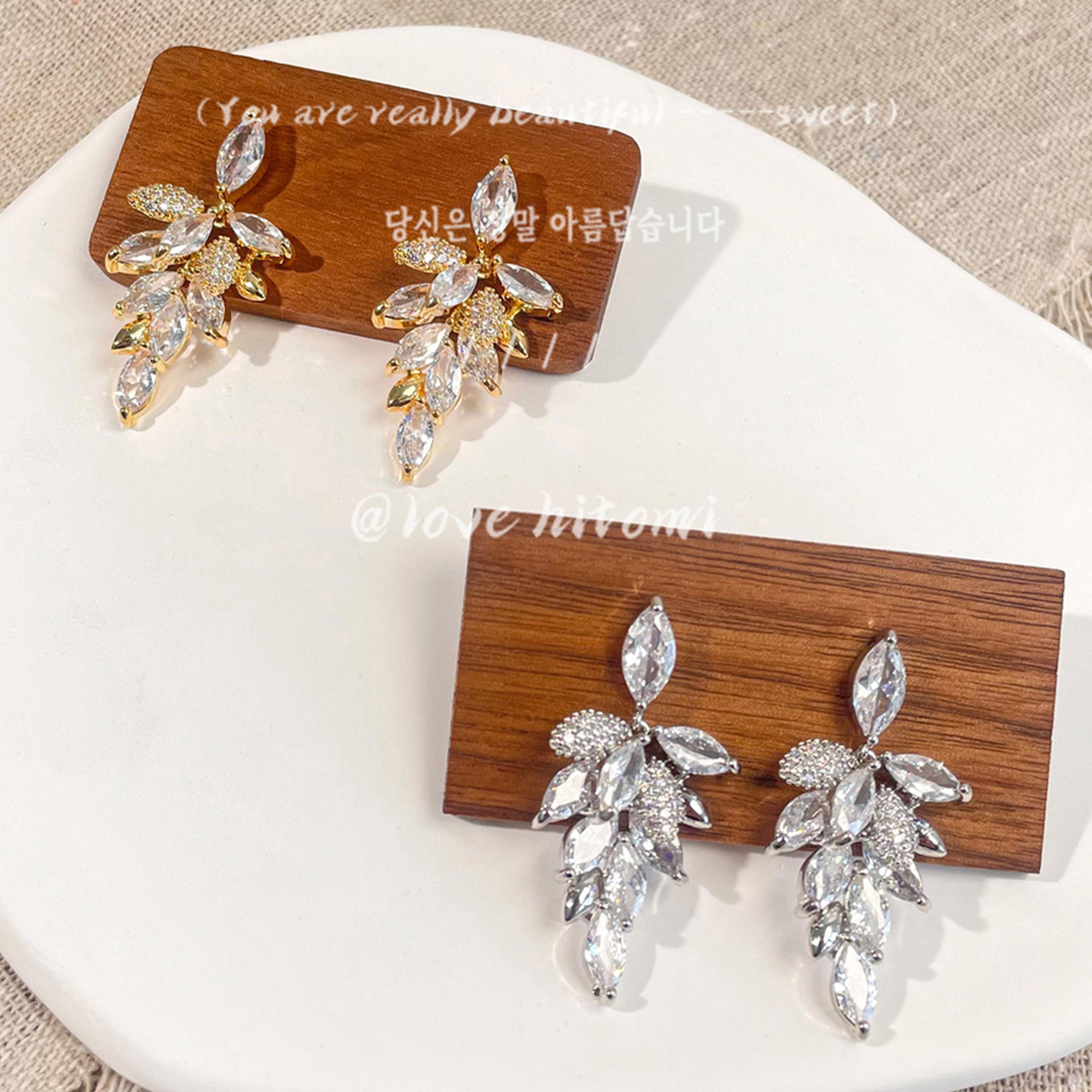 تيك تو - أقراط متدلية مزينة بأوراق الذهب-women-watchesandjewellery-jewellery-earrings-image-2