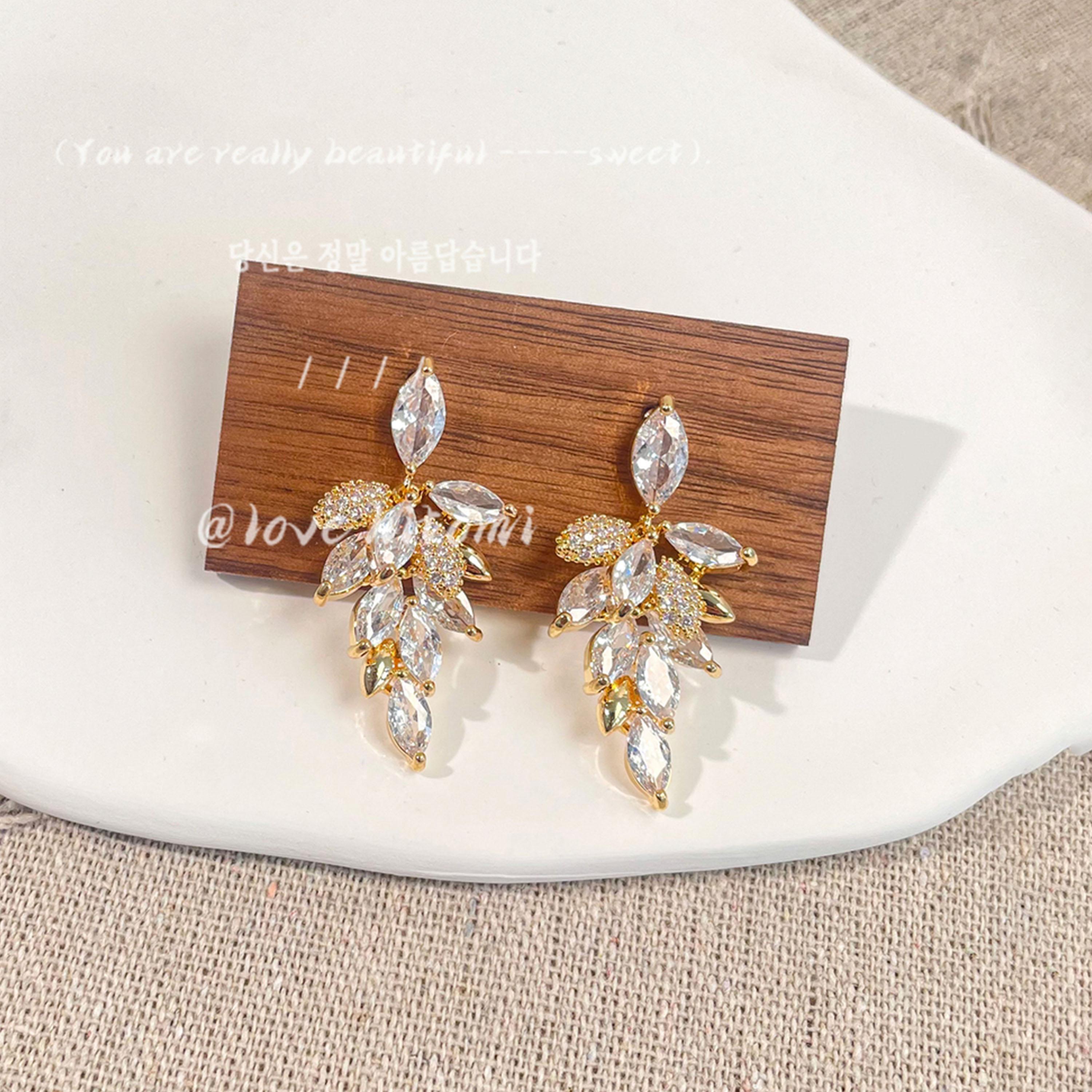 تيك تو - أقراط متدلية مزينة بأوراق الذهب-women-watchesandjewellery-jewellery-earrings-image-3