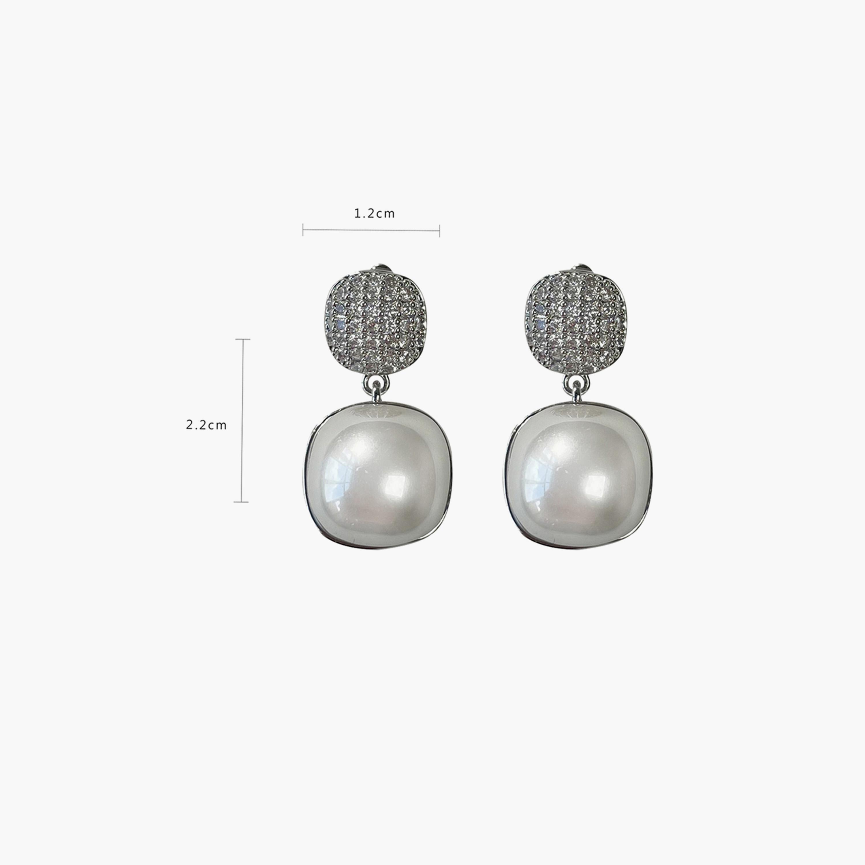 تيك تو - أقراط فضية مزينة باللؤلؤ الصناعي-women-watchesandjewellery-jewellery-earrings-image-5