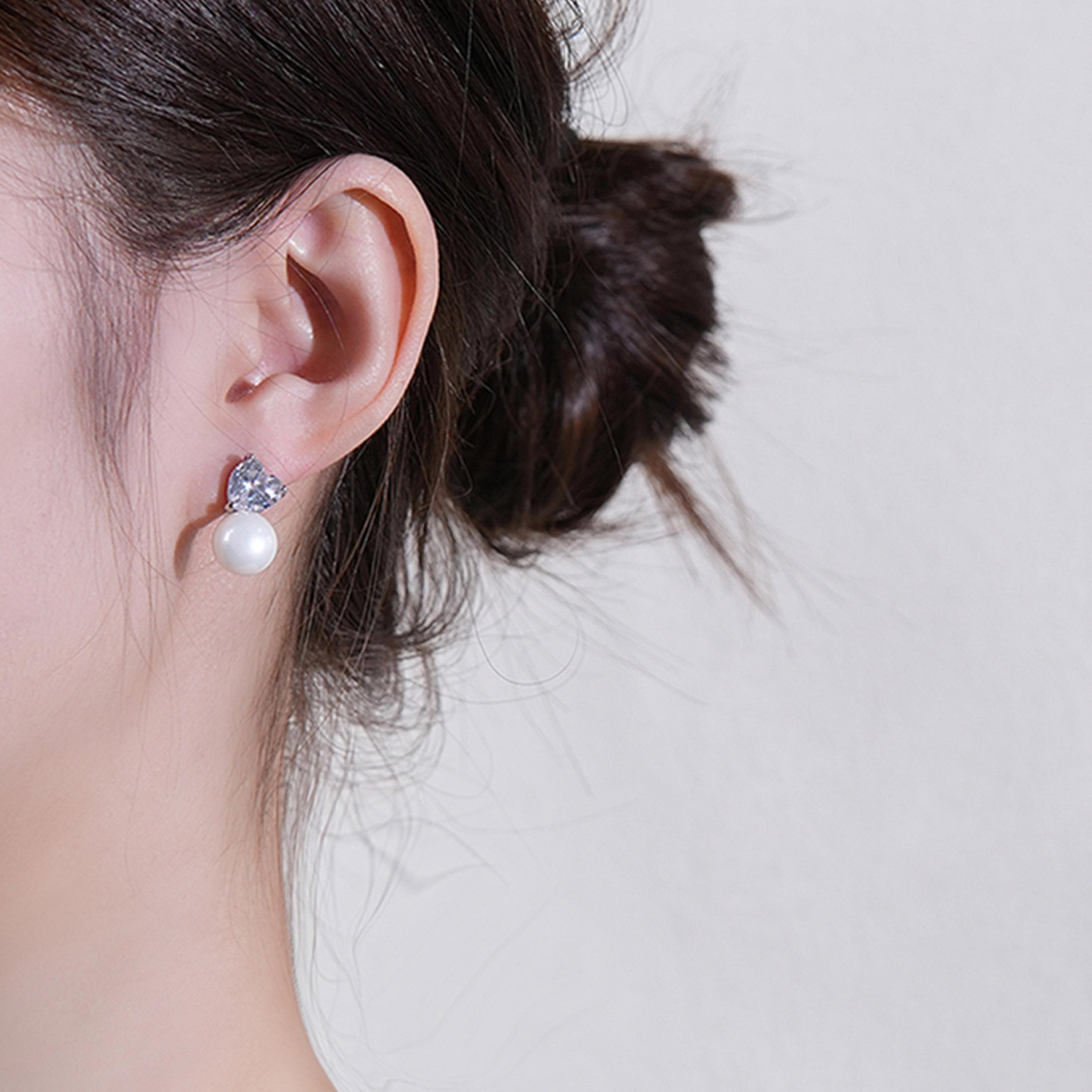 تيك تو - أقراط على شكل قلب من اللؤلؤ الصناعي بلمسة ذهبية-women-watchesandjewellery-jewellery-earrings-image-2