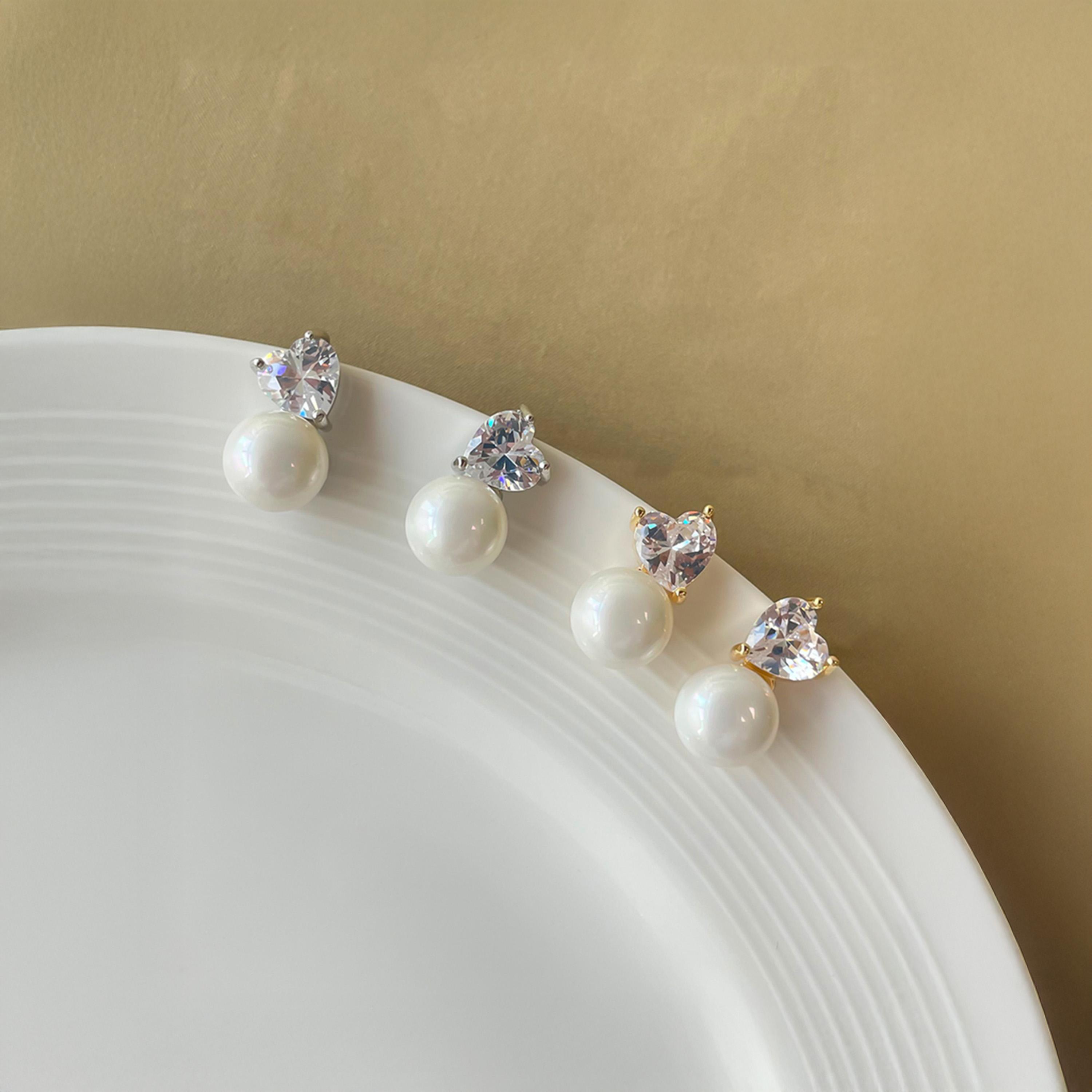 تيك تو - أقراط على شكل قلب من اللؤلؤ الصناعي بلمسة ذهبية-women-watchesandjewellery-jewellery-earrings-image-4