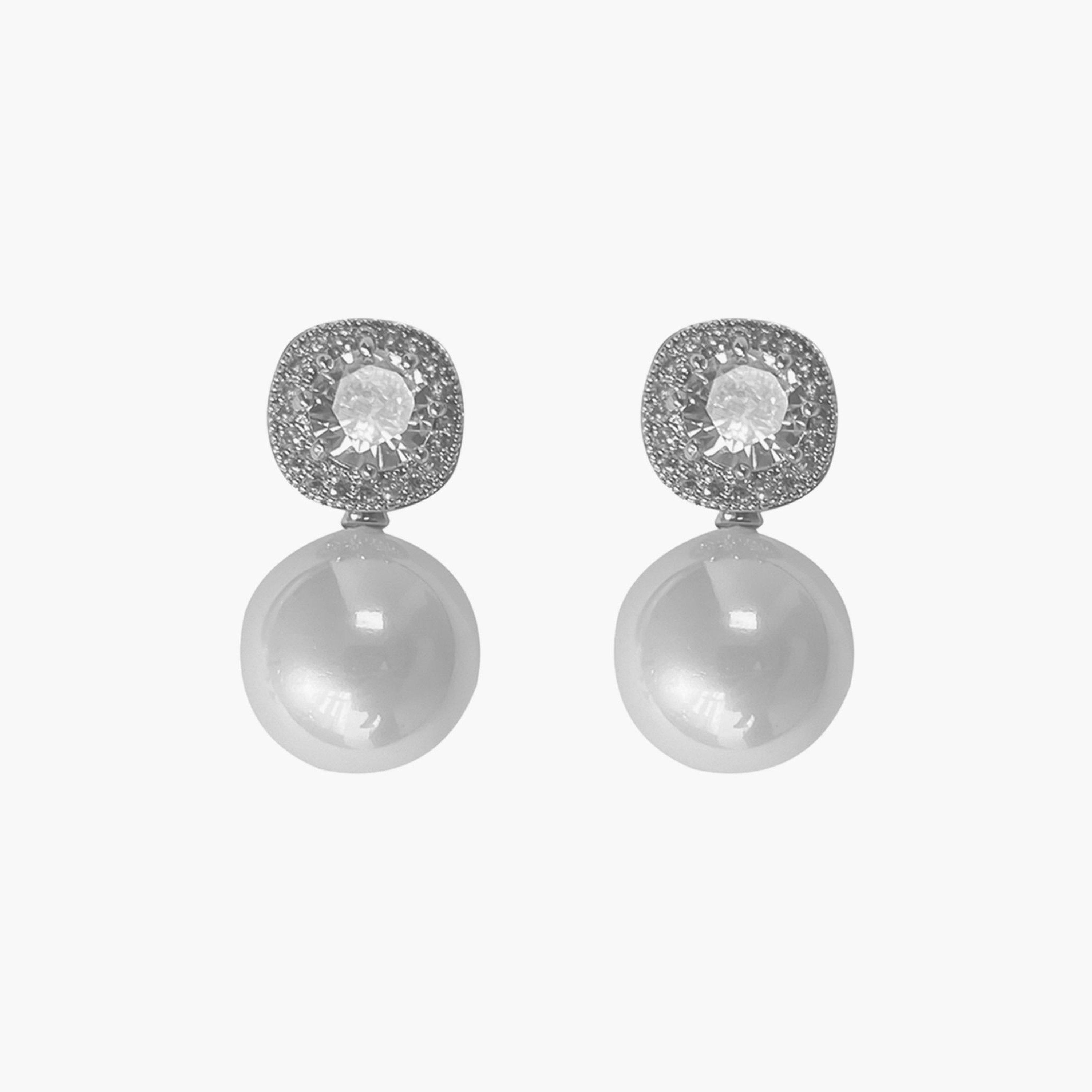 تيك تو - أقراط ذهبية مزينة باللؤلؤ الصناعي-women-watchesandjewellery-jewellery-earrings-image-1