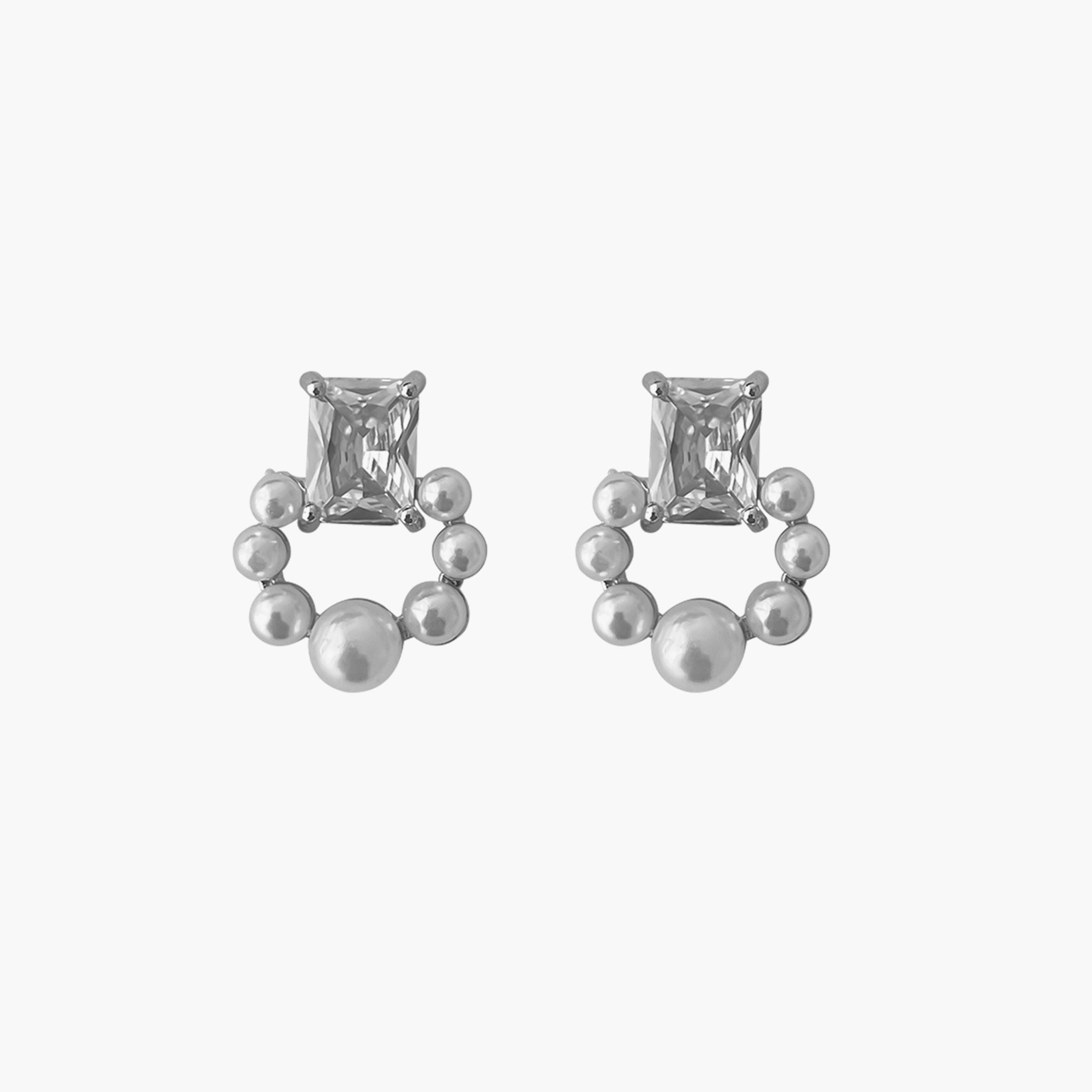 تيك تو - أقراط فضية مربعة مرصعة باللؤلؤ الصناعي-women-watchesandjewellery-jewellery-earrings-image-1