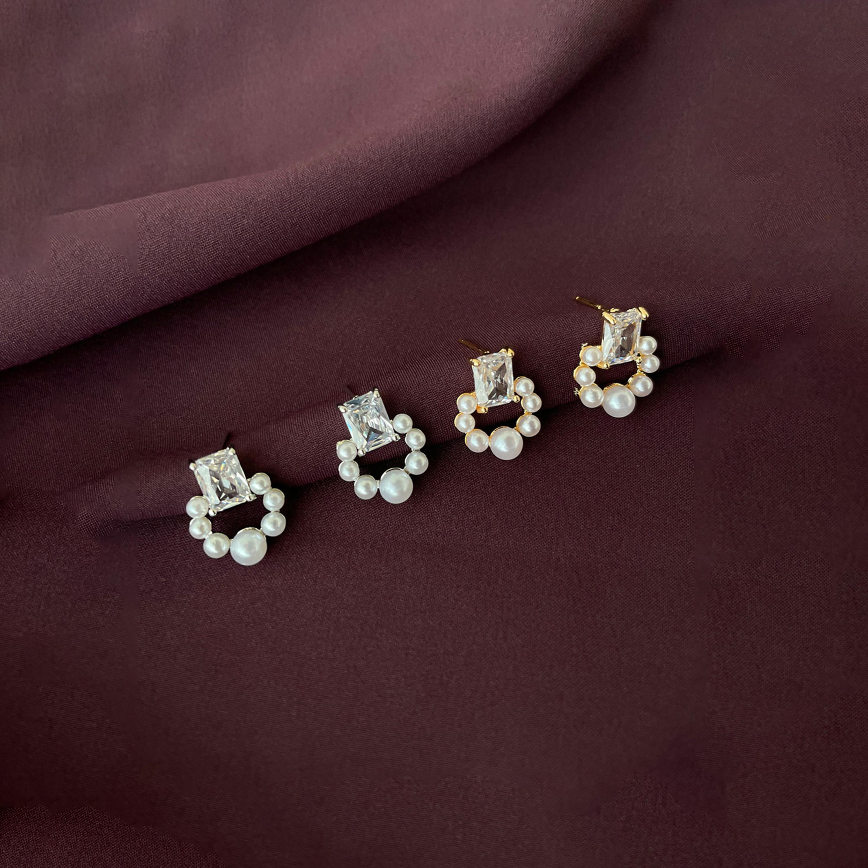 تيك تو - أقراط فضية مربعة مرصعة باللؤلؤ الصناعي-women-watchesandjewellery-jewellery-earrings-image-4