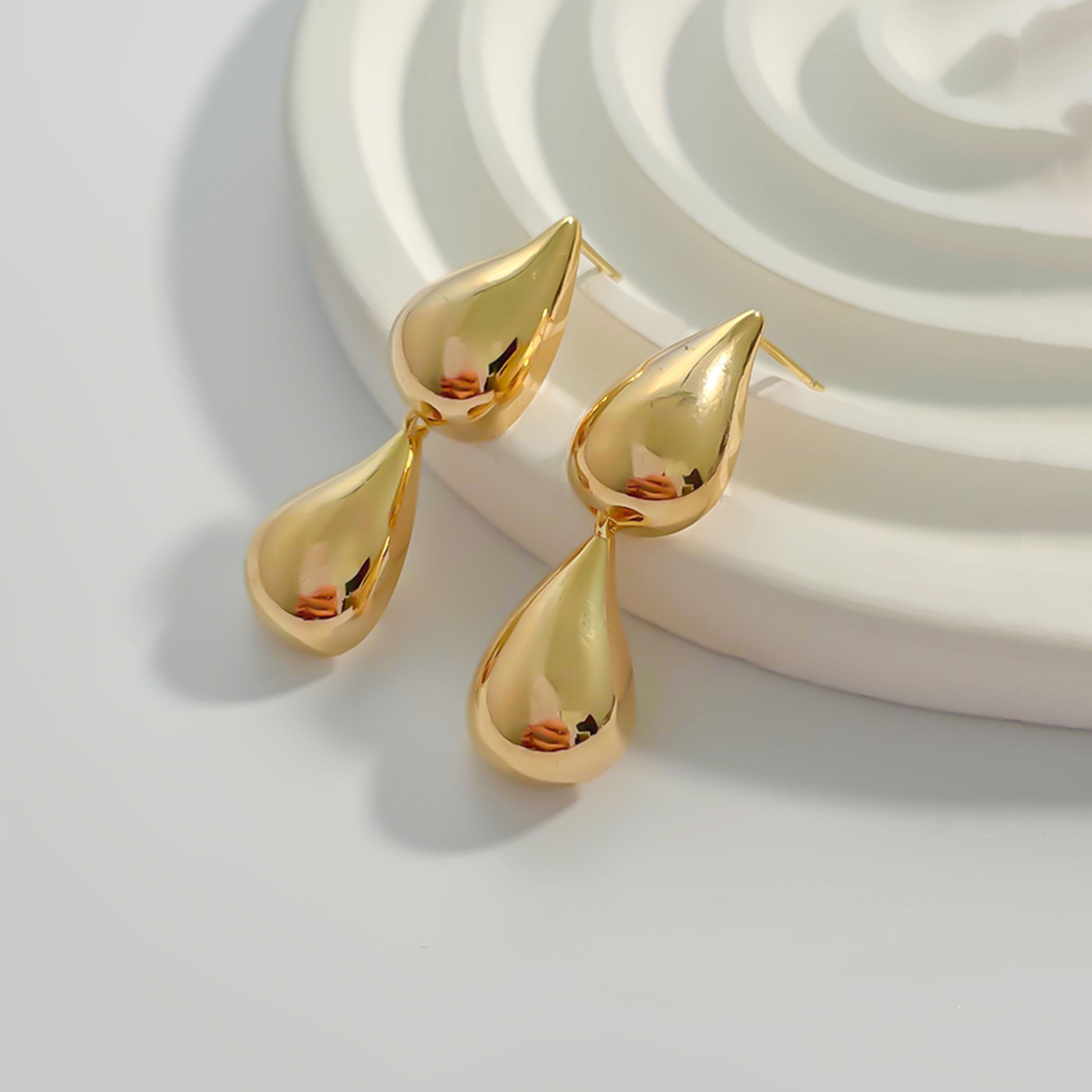 تيك تو - أقراط ذهبية متدلية على شكل قطرة ماء-women-watchesandjewellery-jewellery-earrings-image-3