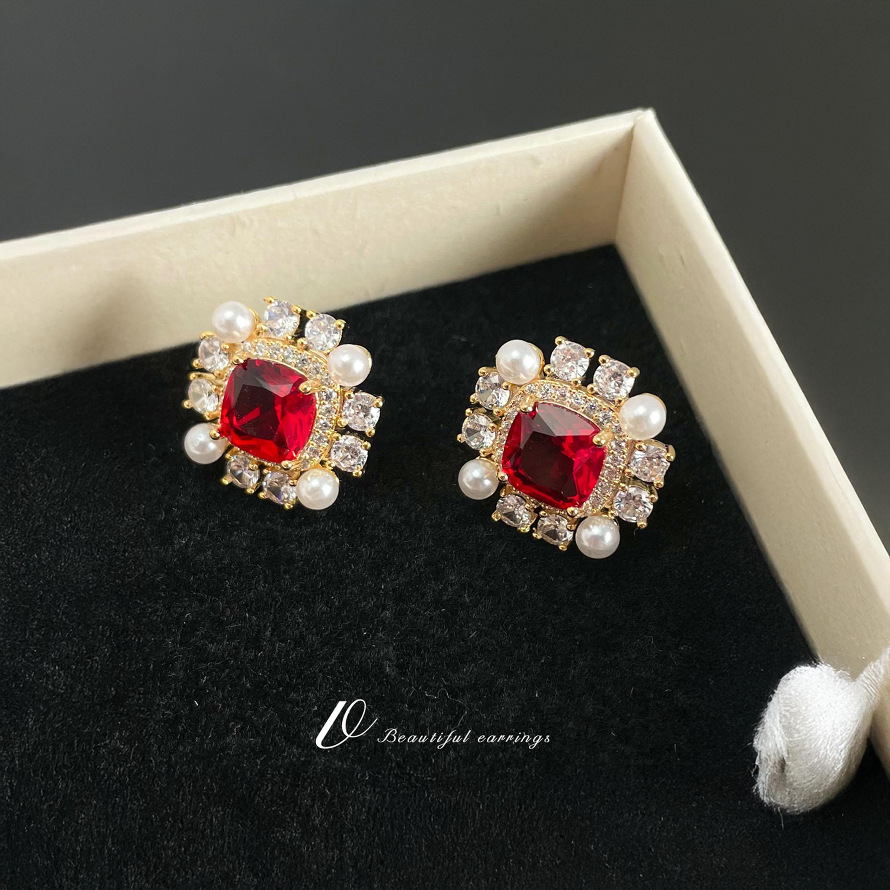تيك تو - أقراط مربعة الشكل مزينة باللؤلؤ الصناعي-women-watchesandjewellery-jewellery-earrings-image-3
