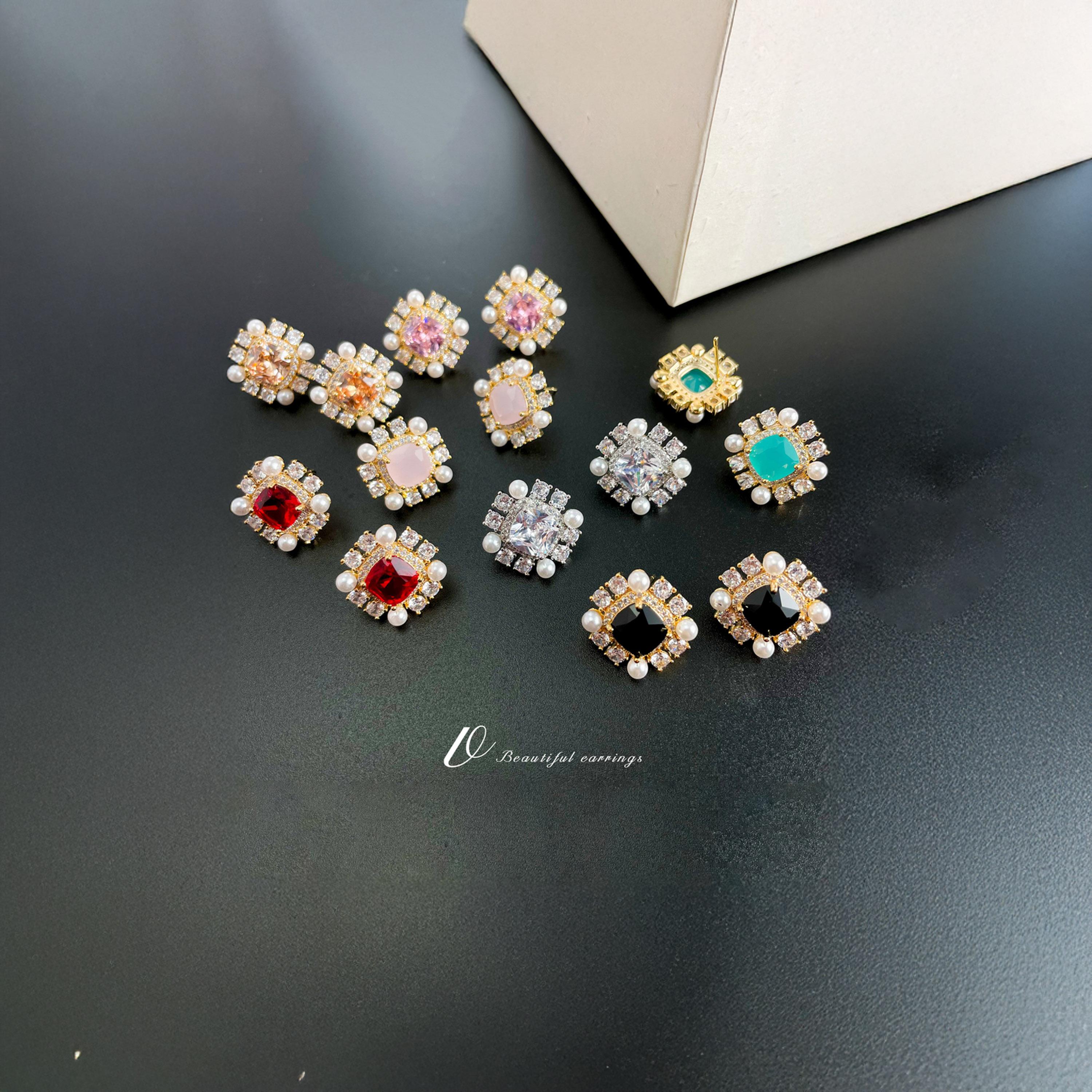 تيك تو - أقراط مربعة الشكل مزينة باللؤلؤ الصناعي-women-watchesandjewellery-jewellery-earrings-image-4