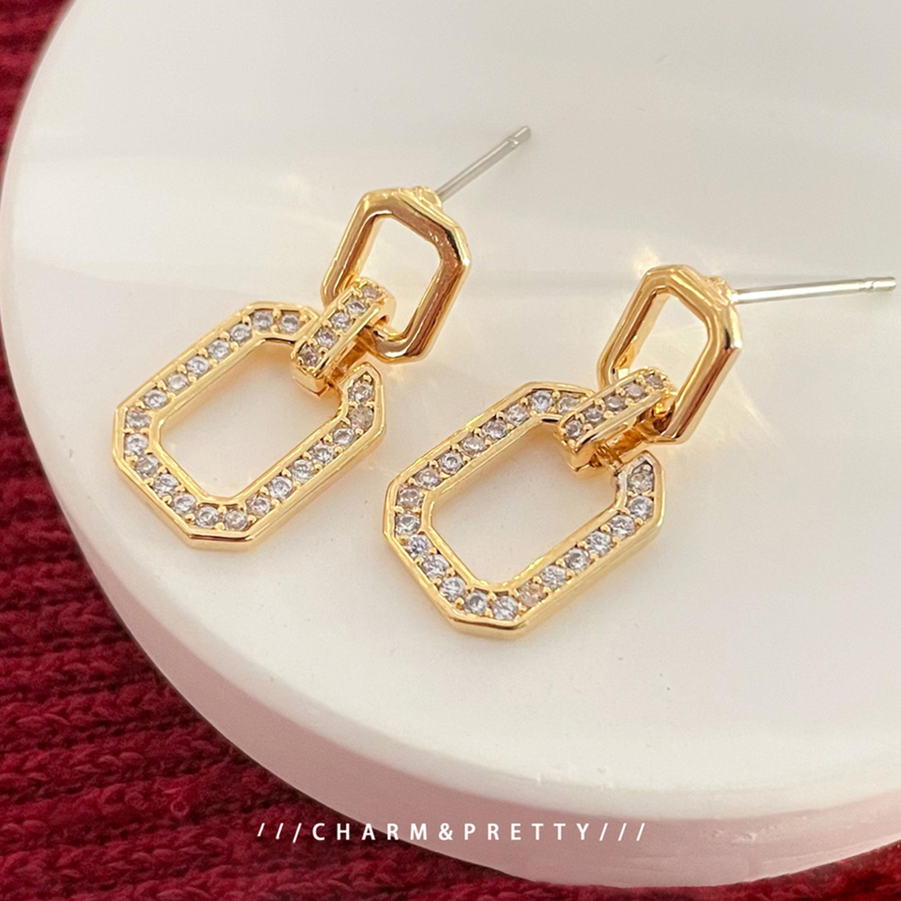 تيك تو - أقراط ذهبية مربعة مجوفة مزخرفة-women-watchesandjewellery-jewellery-earrings-image-3