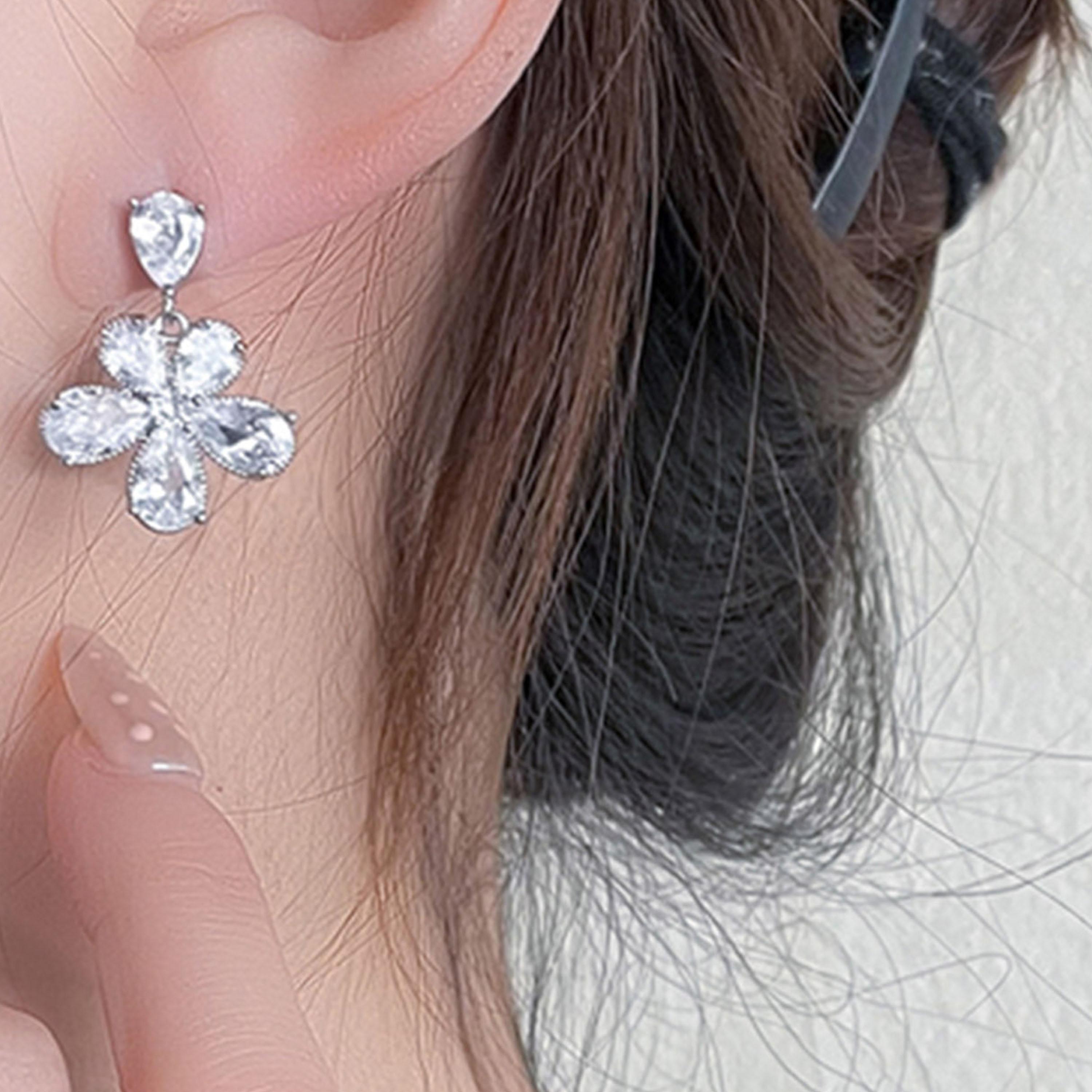 تيك تو - أقراط متدلية مزينة بالزهور-women-watchesandjewellery-jewellery-earrings-image-2