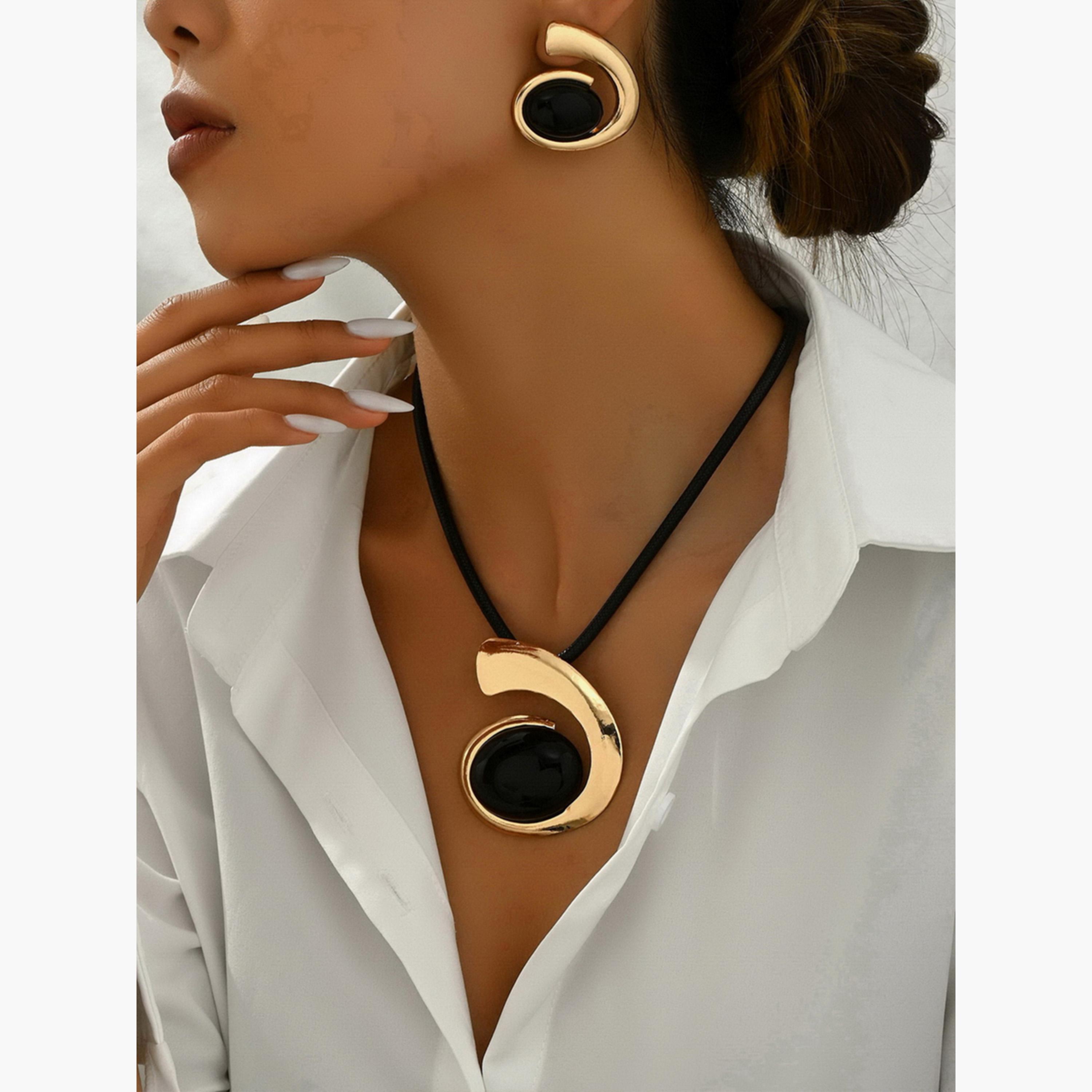 تيك تو - طقم مجوهرات من قلادة وأقراط معدنية على شكل دوامة-women-watchesandjewellery-jewellery-jewellerysets-image-2