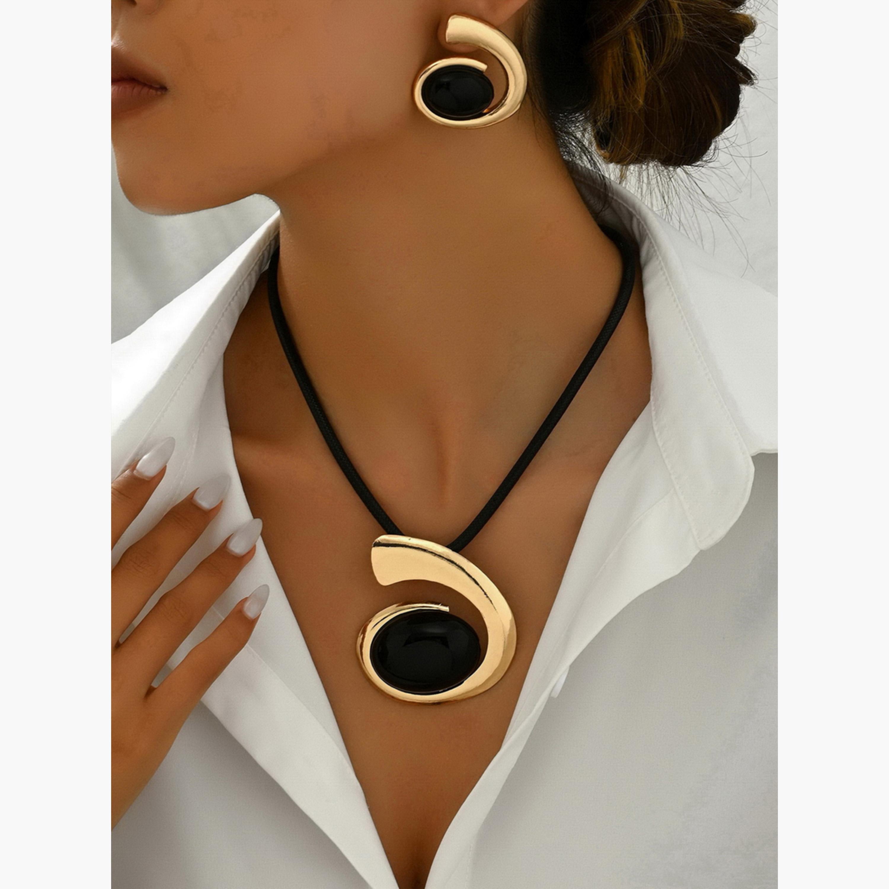 تيك تو - طقم مجوهرات من قلادة وأقراط معدنية على شكل دوامة-women-watchesandjewellery-jewellery-jewellerysets-image-4
