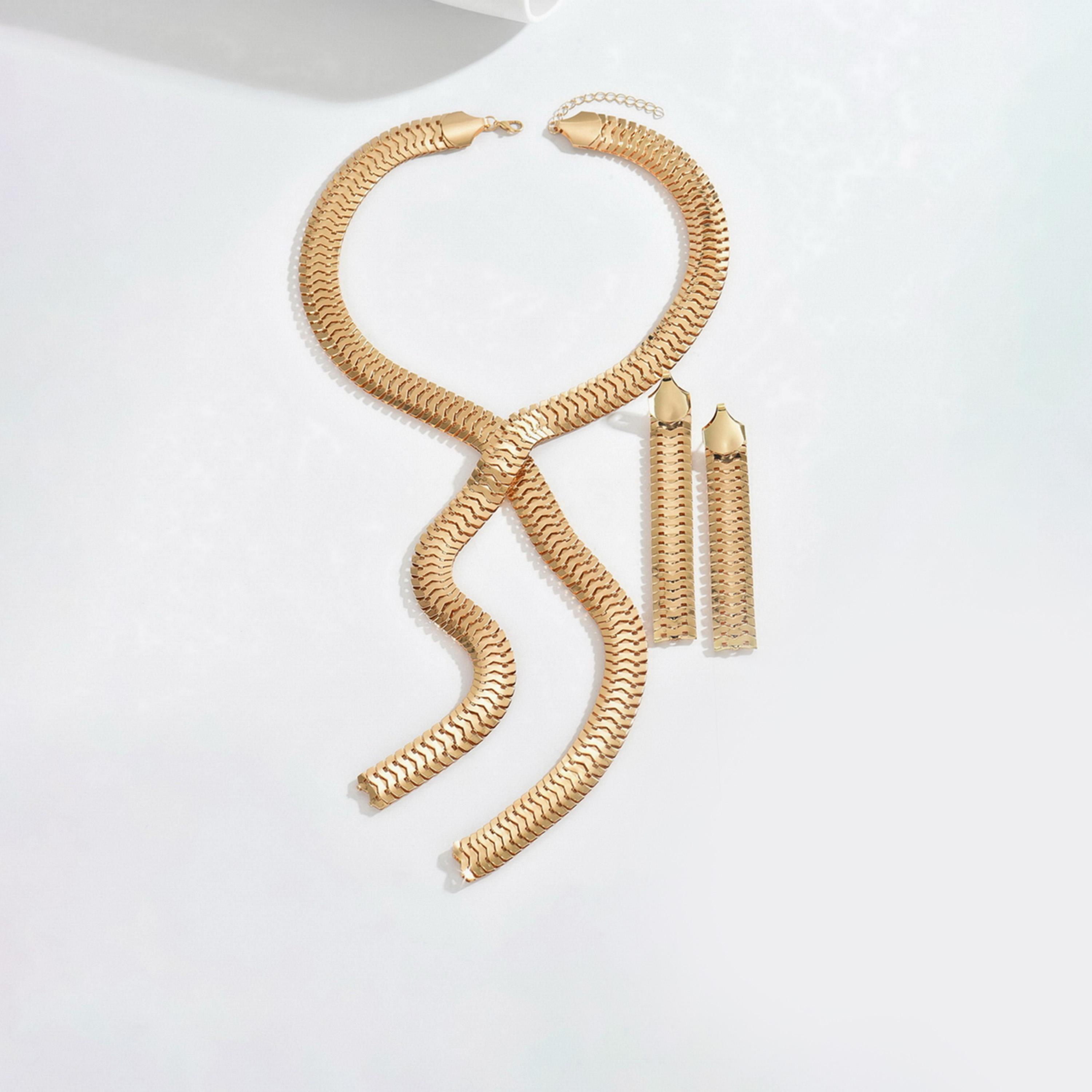 تيك تو - طقم مجوهرات من قلادة وأقراط بشراشيب ذهبية اللون-women-watchesandjewellery-jewellery-jewellerysets-image-1