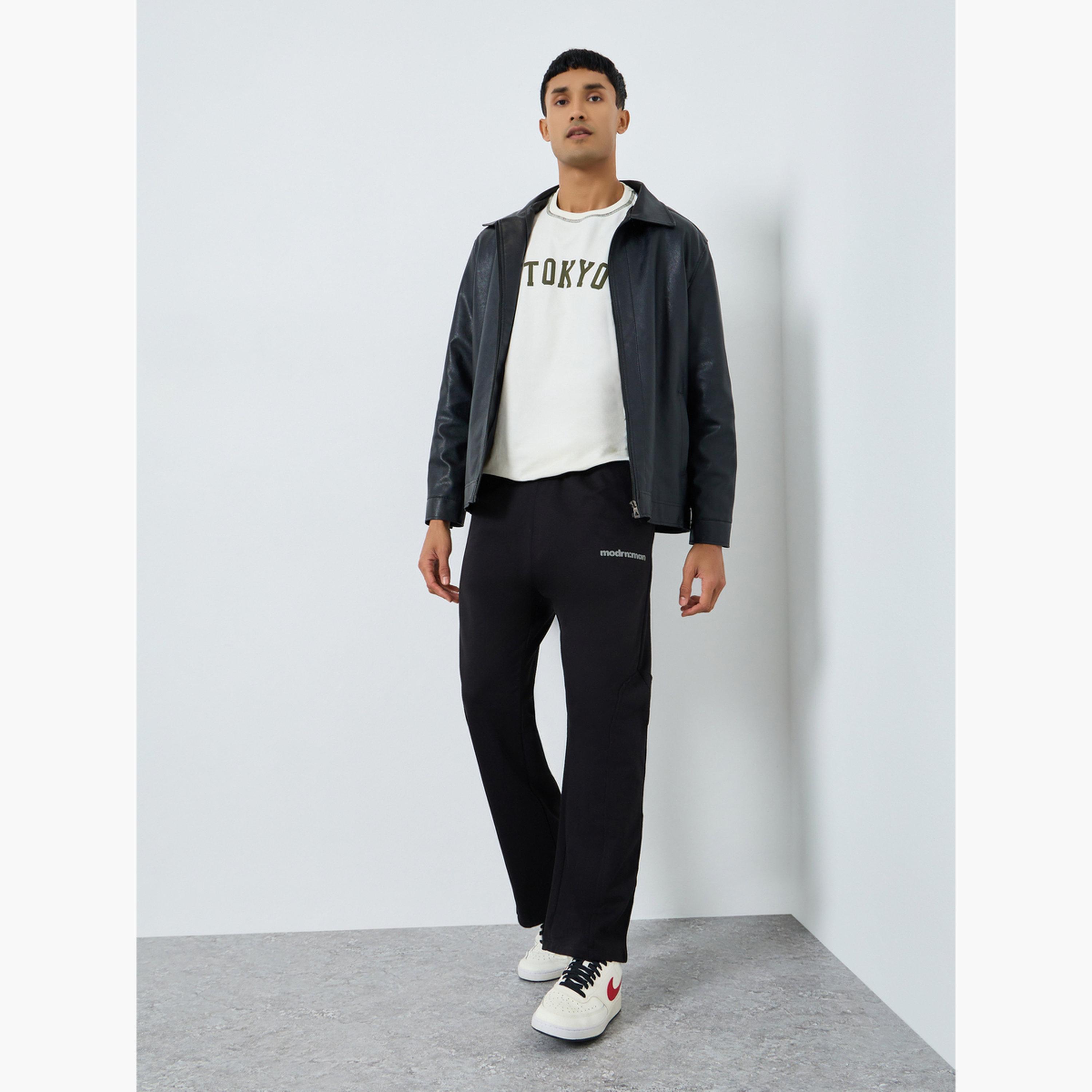 جوغر مطبوع بشعار وقصة واسعة-men-clothing-bottoms-joggers-image-2