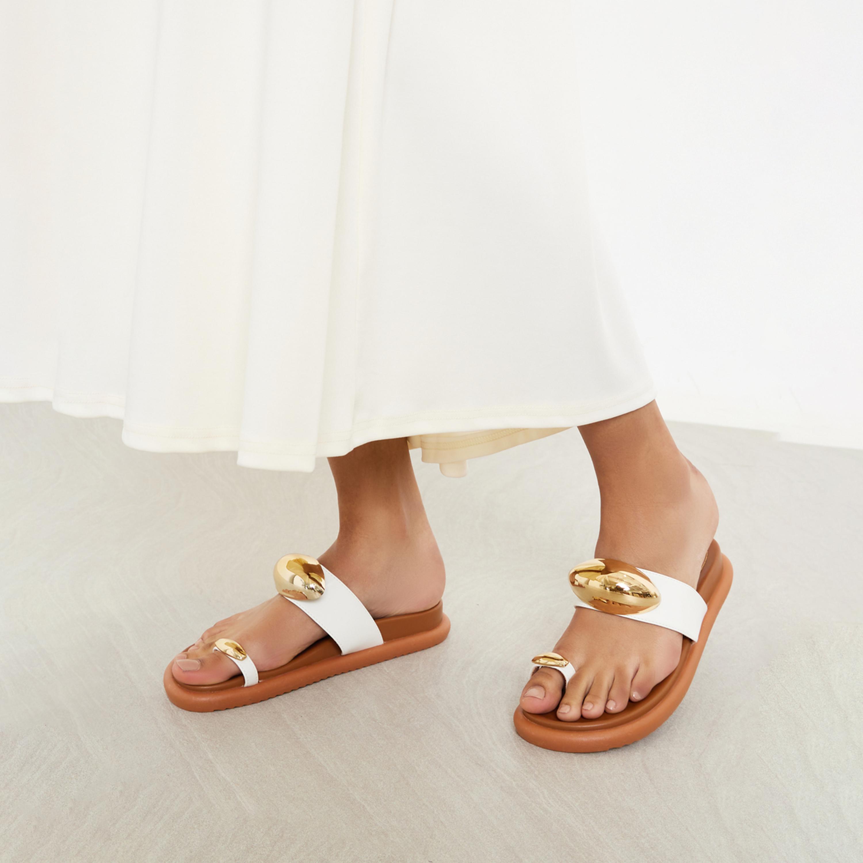 ستايلي - صندل مسطح للنساء بحلقة معدنية عند الأصابع-women-shoes-sandals-flats-image-2