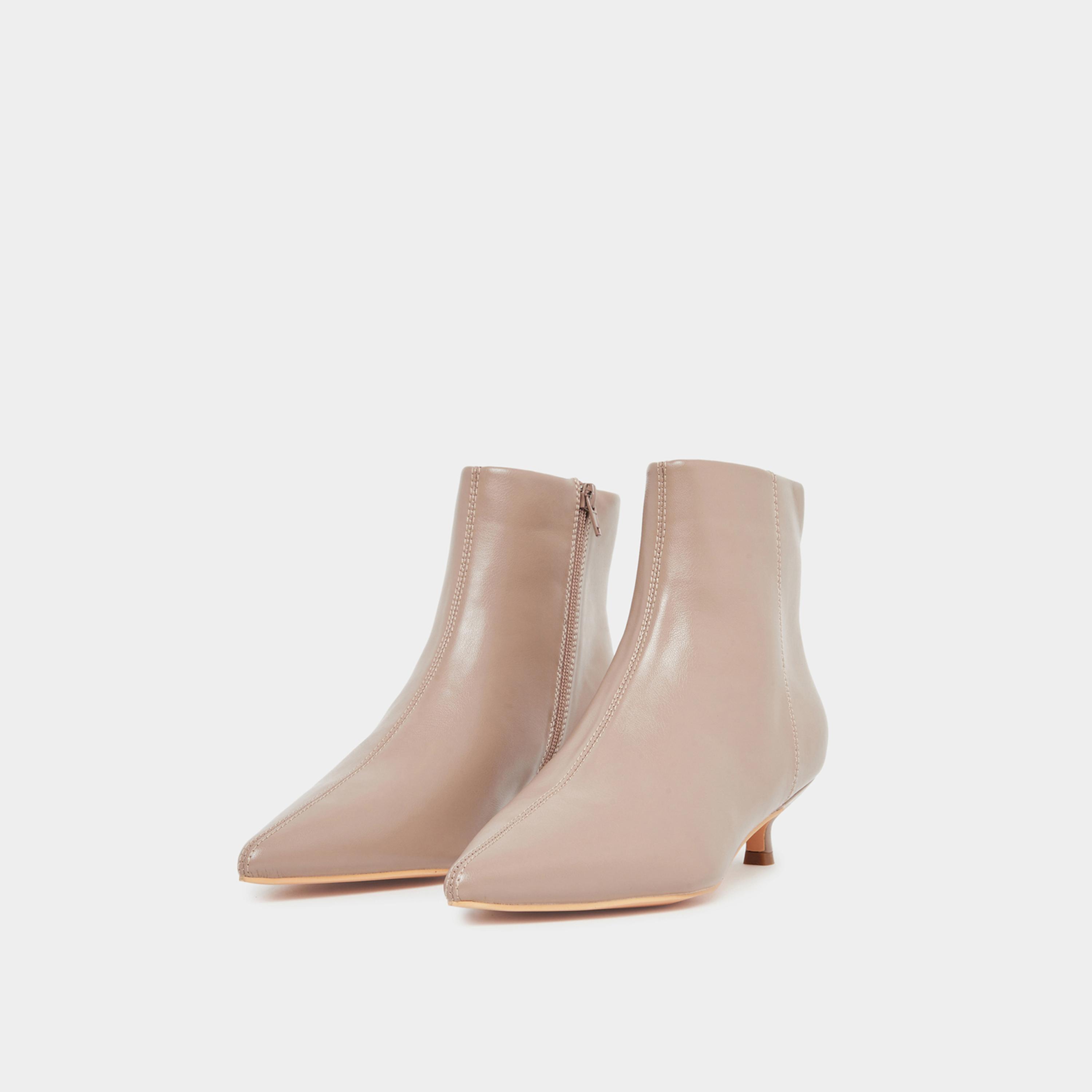 ستايلي - حذاء بكاحل بمقدمة مدببة لون نود للنساء-women-shoes-boots-image-1