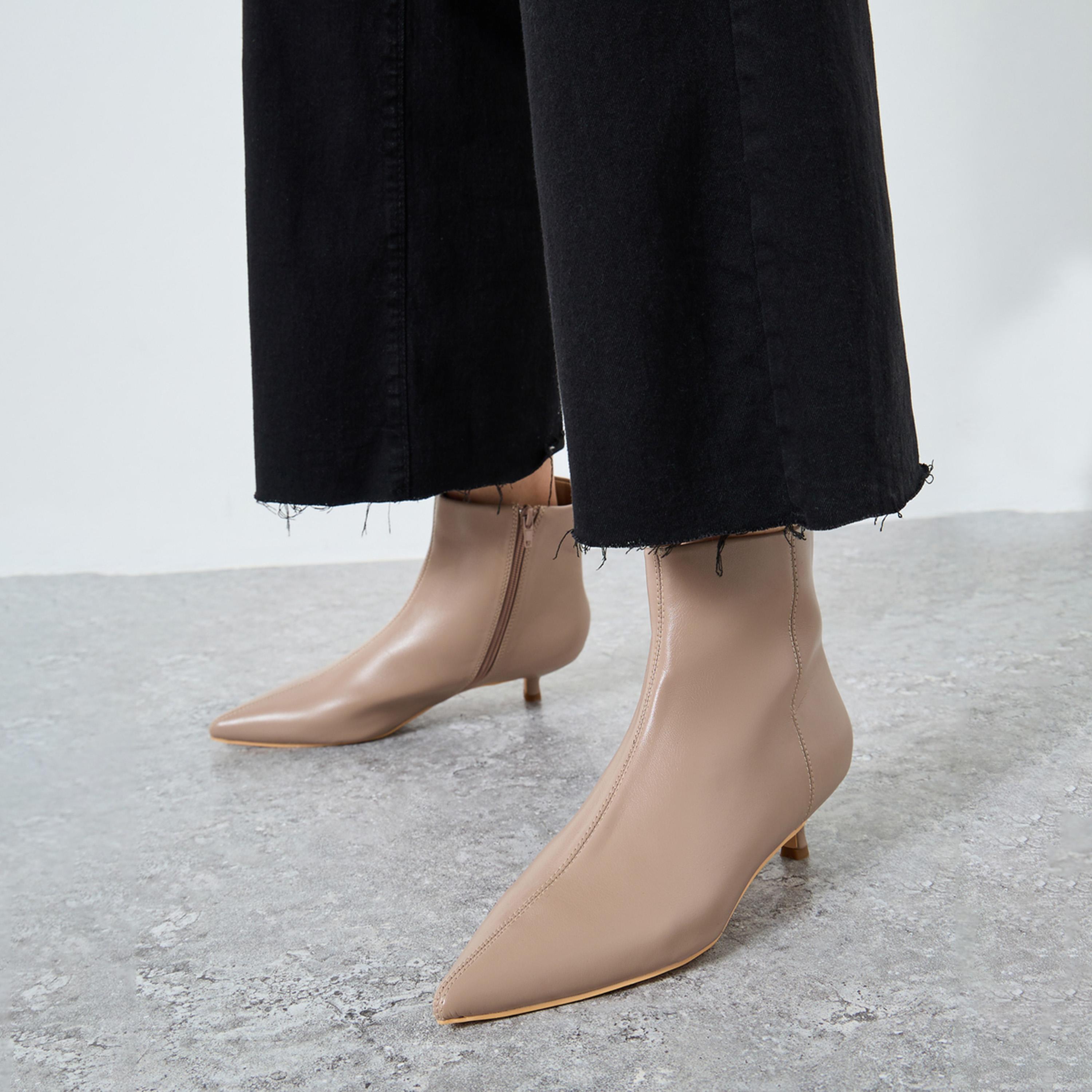 ستايلي - حذاء بكاحل بمقدمة مدببة لون نود للنساء-women-shoes-boots-image-2