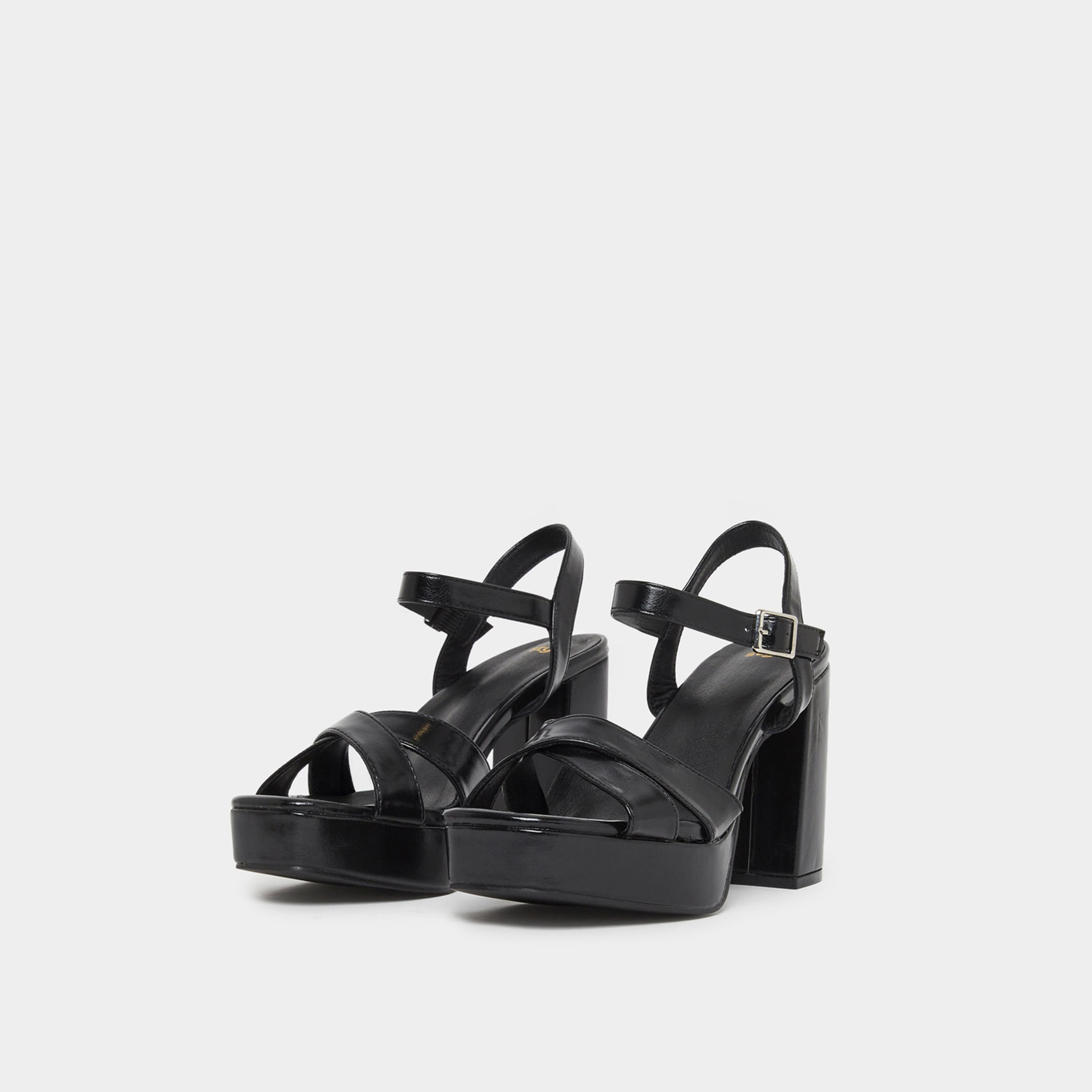 ستايلي - صندل بكعب عريض وحزام متقاطع مع إبزيم للنساء-women-shoes-sandals-heeled-image-1