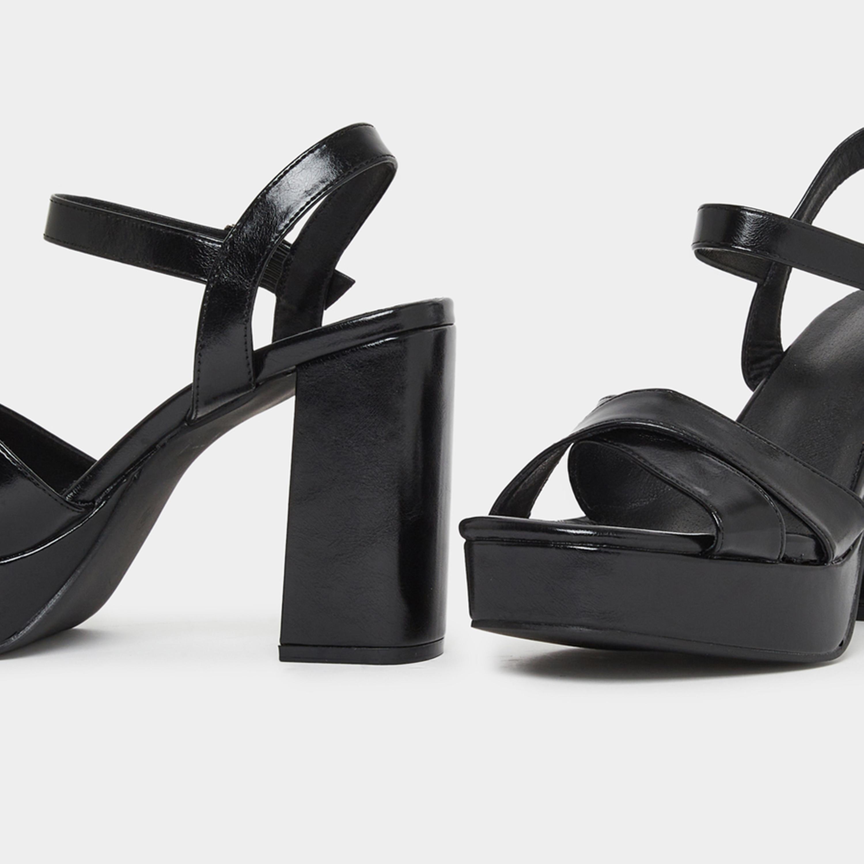 ستايلي - صندل بكعب عريض وحزام متقاطع مع إبزيم للنساء-women-shoes-sandals-heeled-image-4