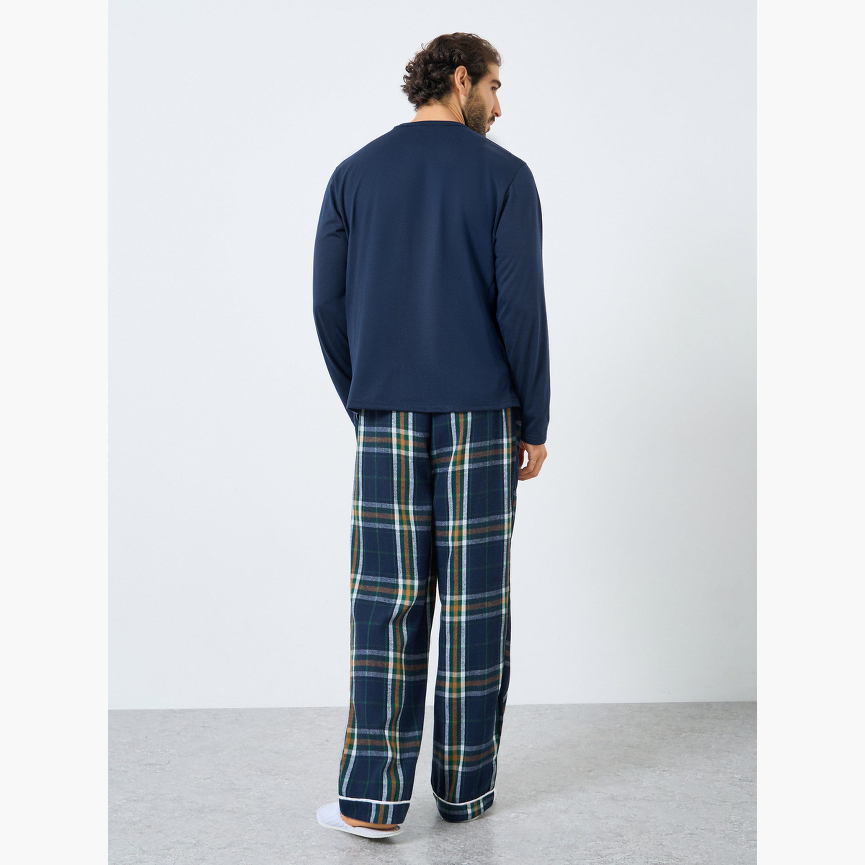 ستايلي - بيجاما عائلية - بيجاما رجالي تي شيرت بأكمام طويلة وبنطال منقوش-men-clothing-nightwear-sets-image-4