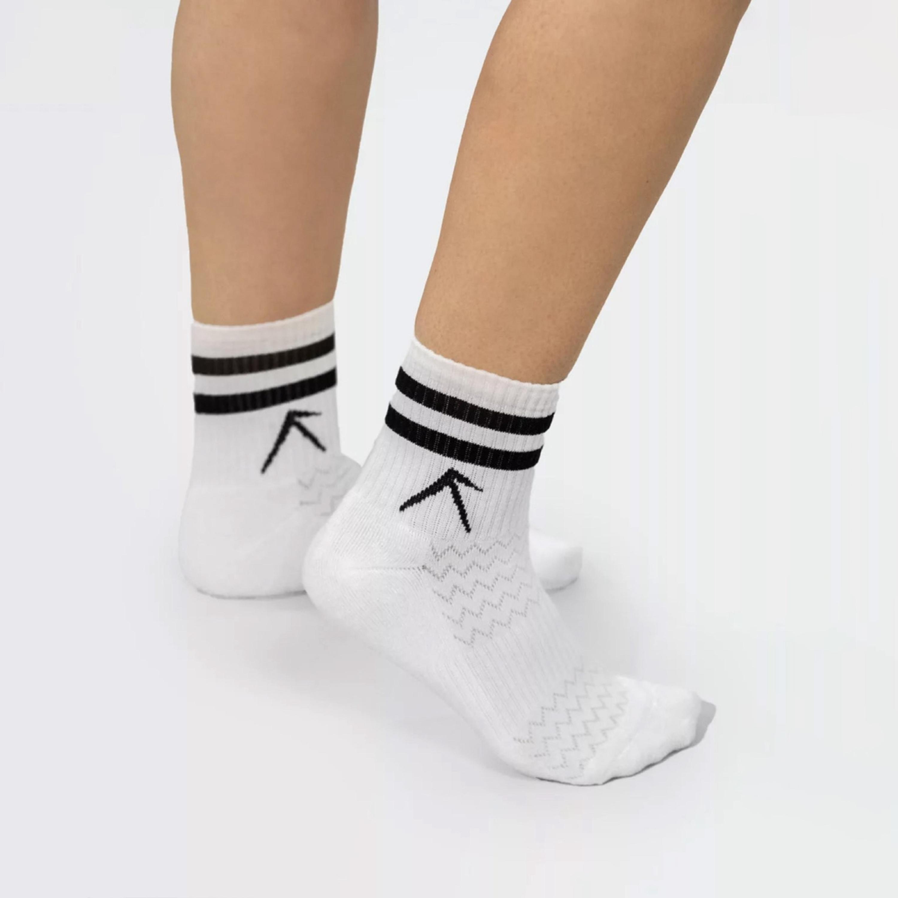ويزارد × ستايلي - 3 جوارب قطنية قصيرة بخطوط بيضاء - 3 قطع-women-socksandstockings-image-1
