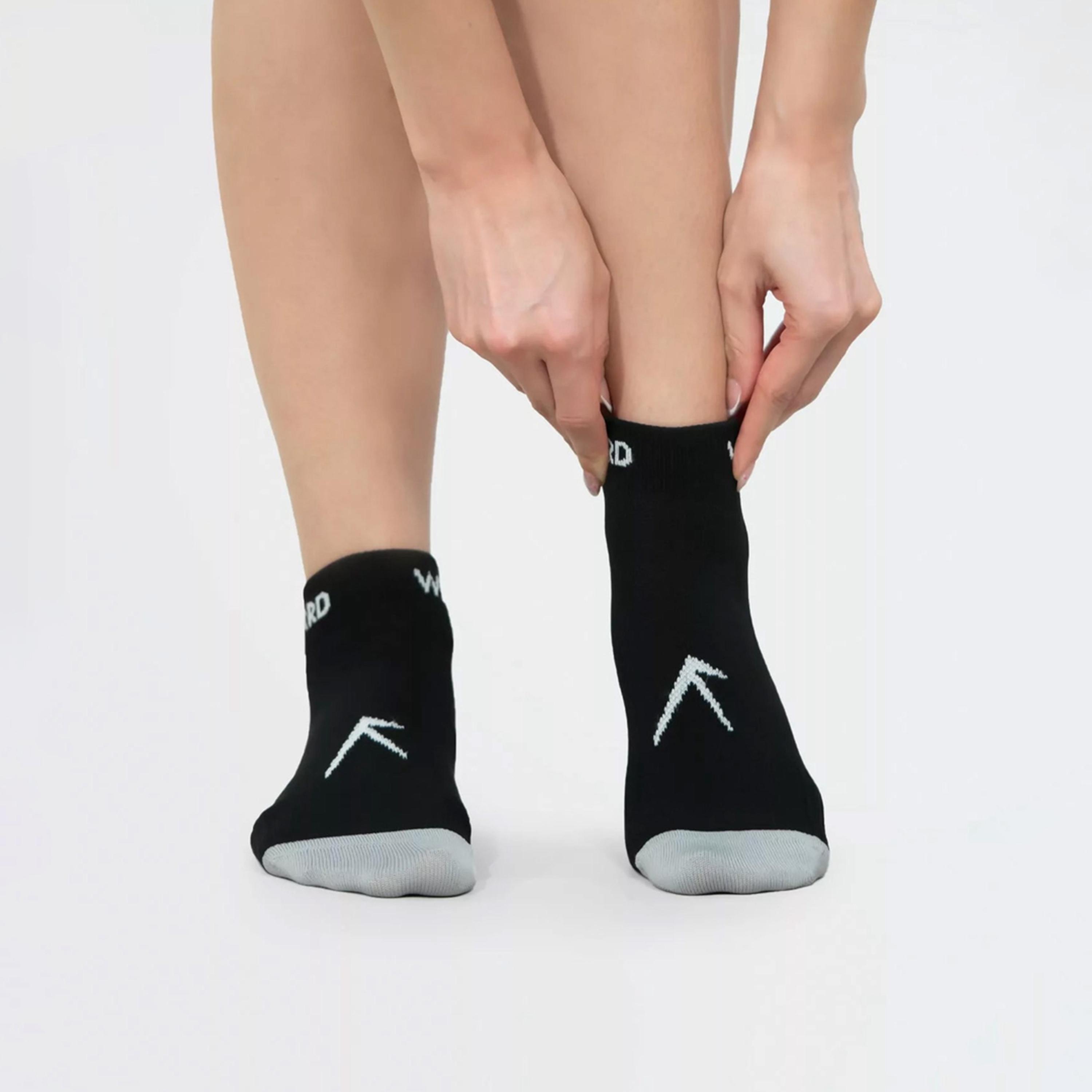 ويزارد × ستايلي - جوارب سوداء بتفاصيل الشعار - 3 قطع-women-socksandstockings-image-2
