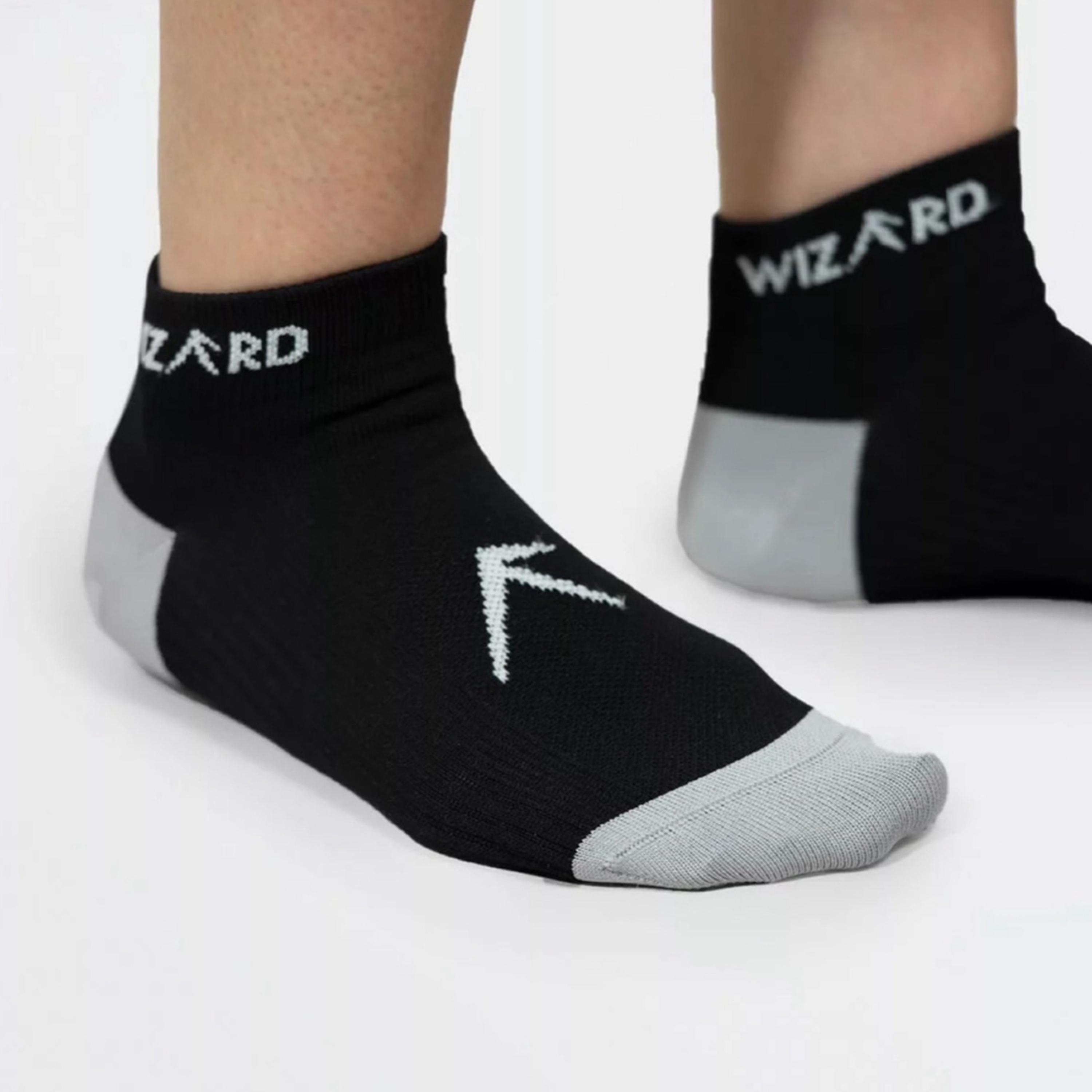ويزارد × ستايلي - جوارب سوداء بتفاصيل الشعار - 3 قطع-women-socksandstockings-image-4