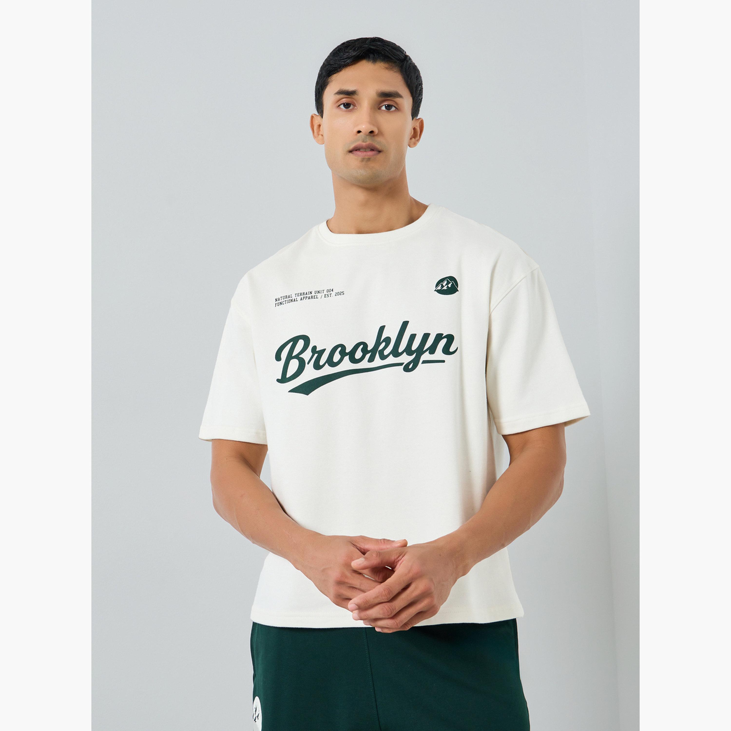 طقم منسق من تيشيرت بطبعة جرافيك وشورت للرجال-men-clothing-coordsets-image-2