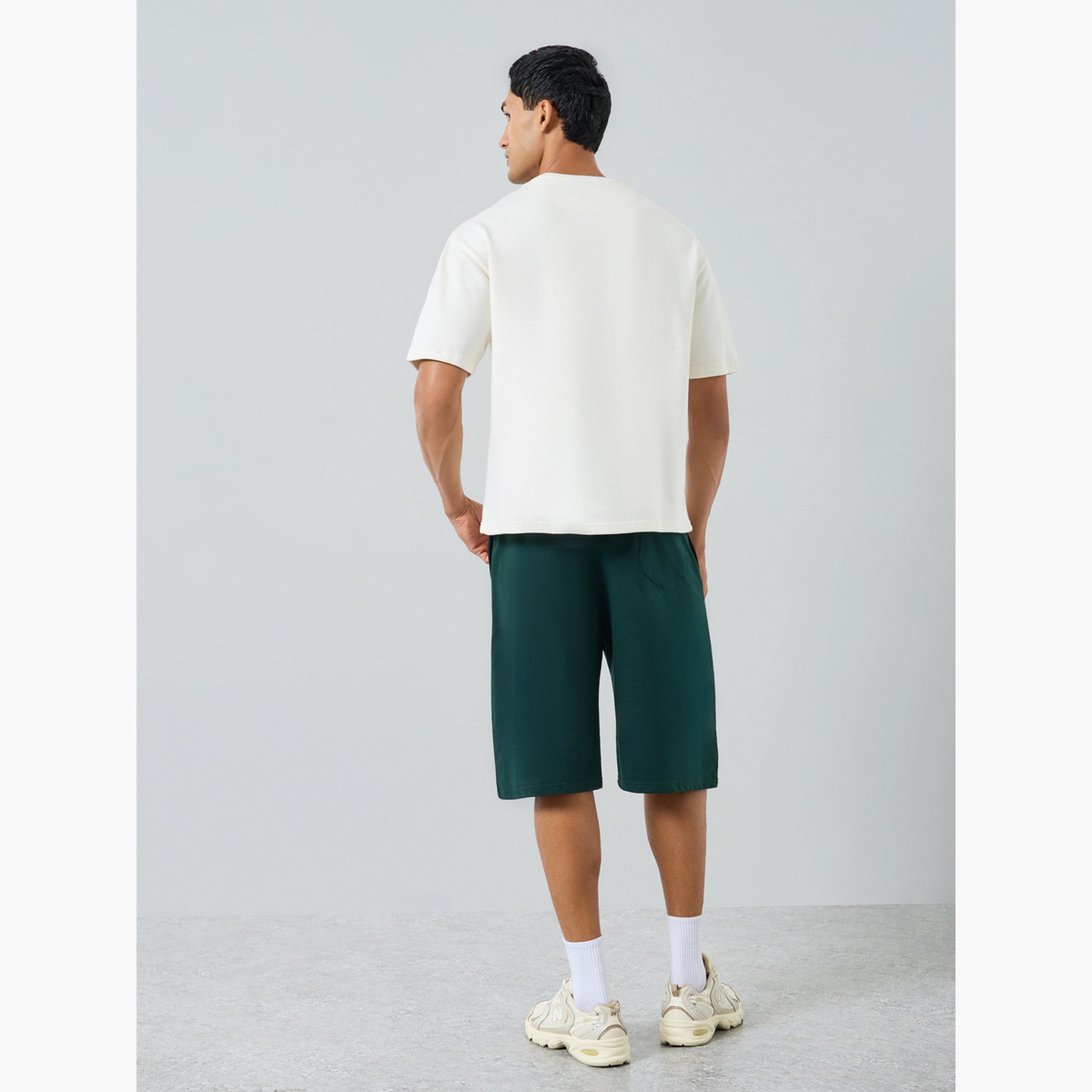 طقم منسق من تيشيرت بطبعة جرافيك وشورت للرجال-men-clothing-coordsets-image-5