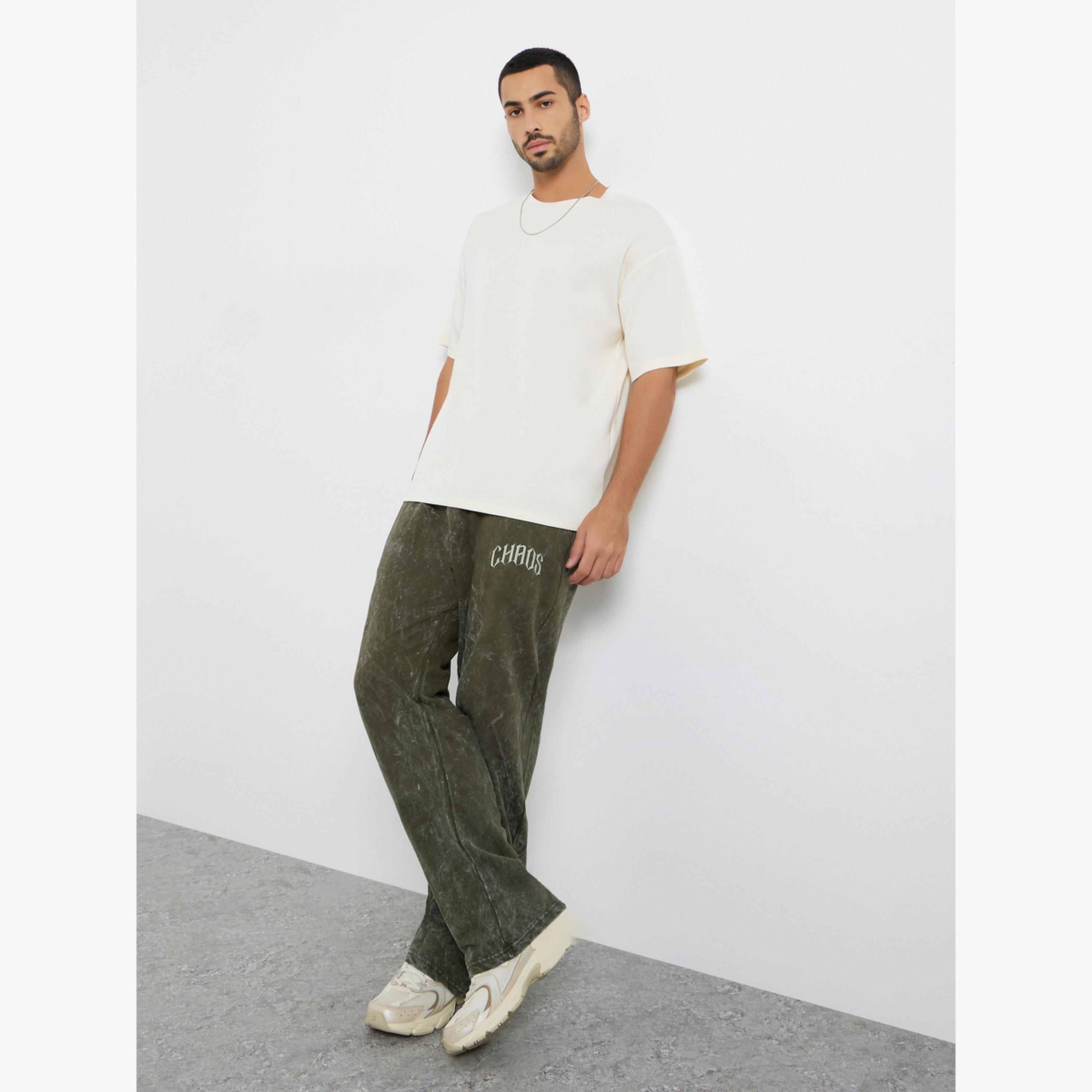 جوغر بقصة واسعة وبلمسة غسيل حامضي-men-clothing-bottoms-joggers-image-2