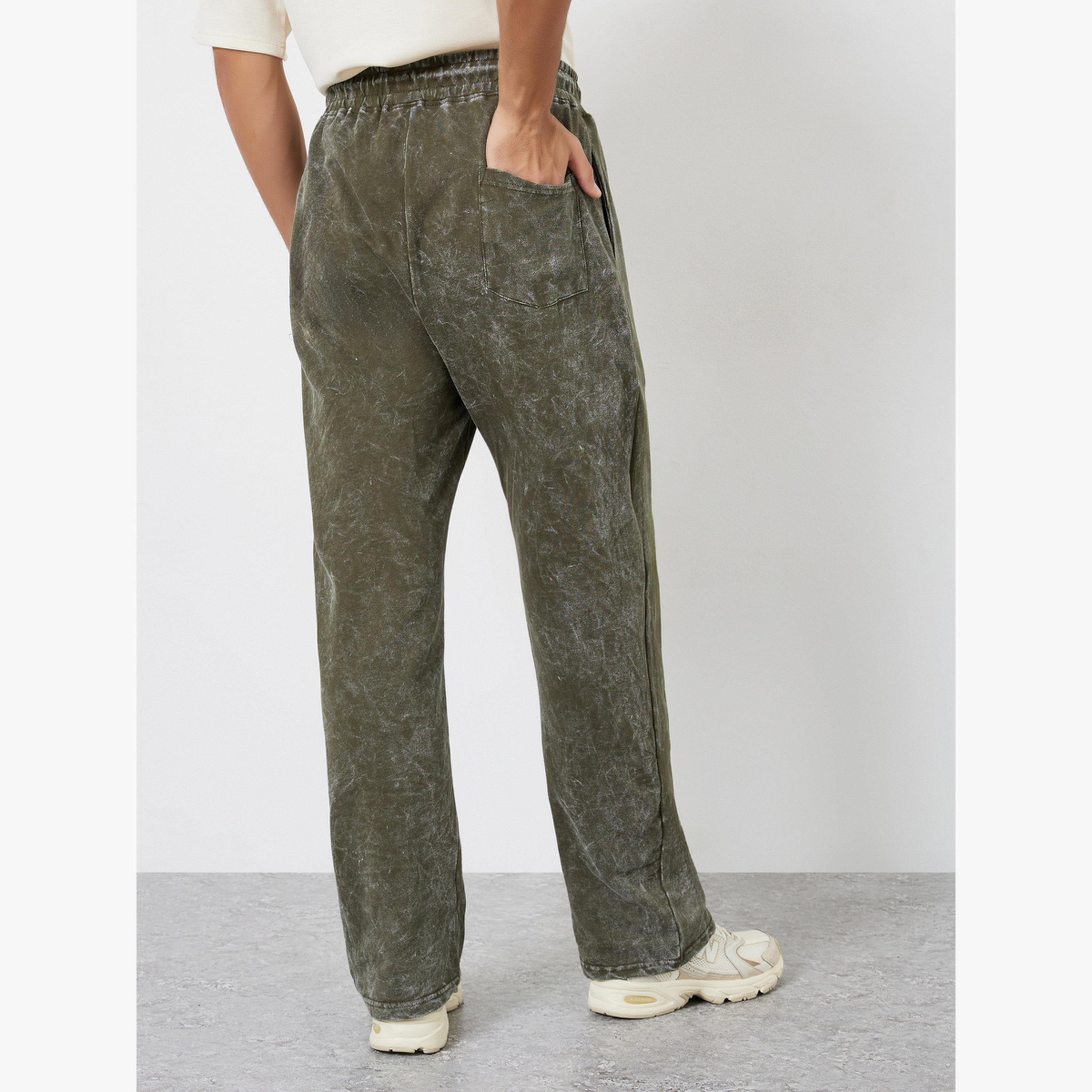 جوغر بقصة واسعة وبلمسة غسيل حامضي-men-clothing-bottoms-joggers-image-3