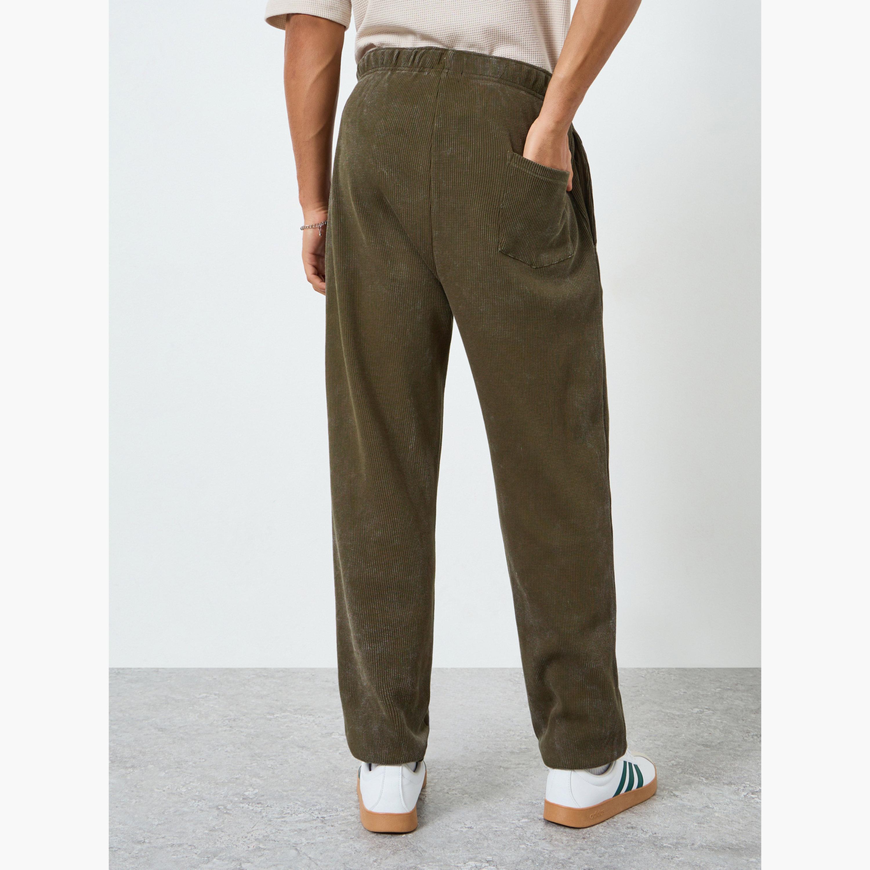 جوغر بطبعة جرافيك بقصة مريحة-men-clothing-bottoms-joggers-image-4