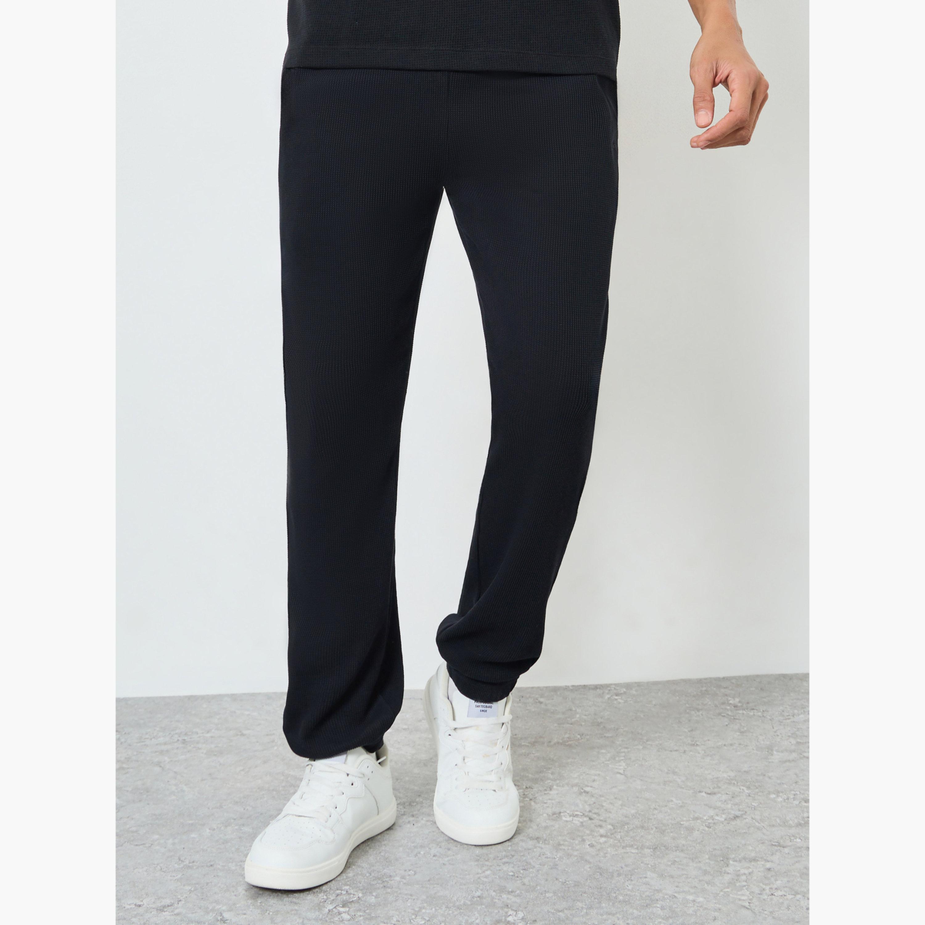 جوغر محبوك بنمط وافل بقصة ضيقة-men-clothing-bottoms-joggers-image-1