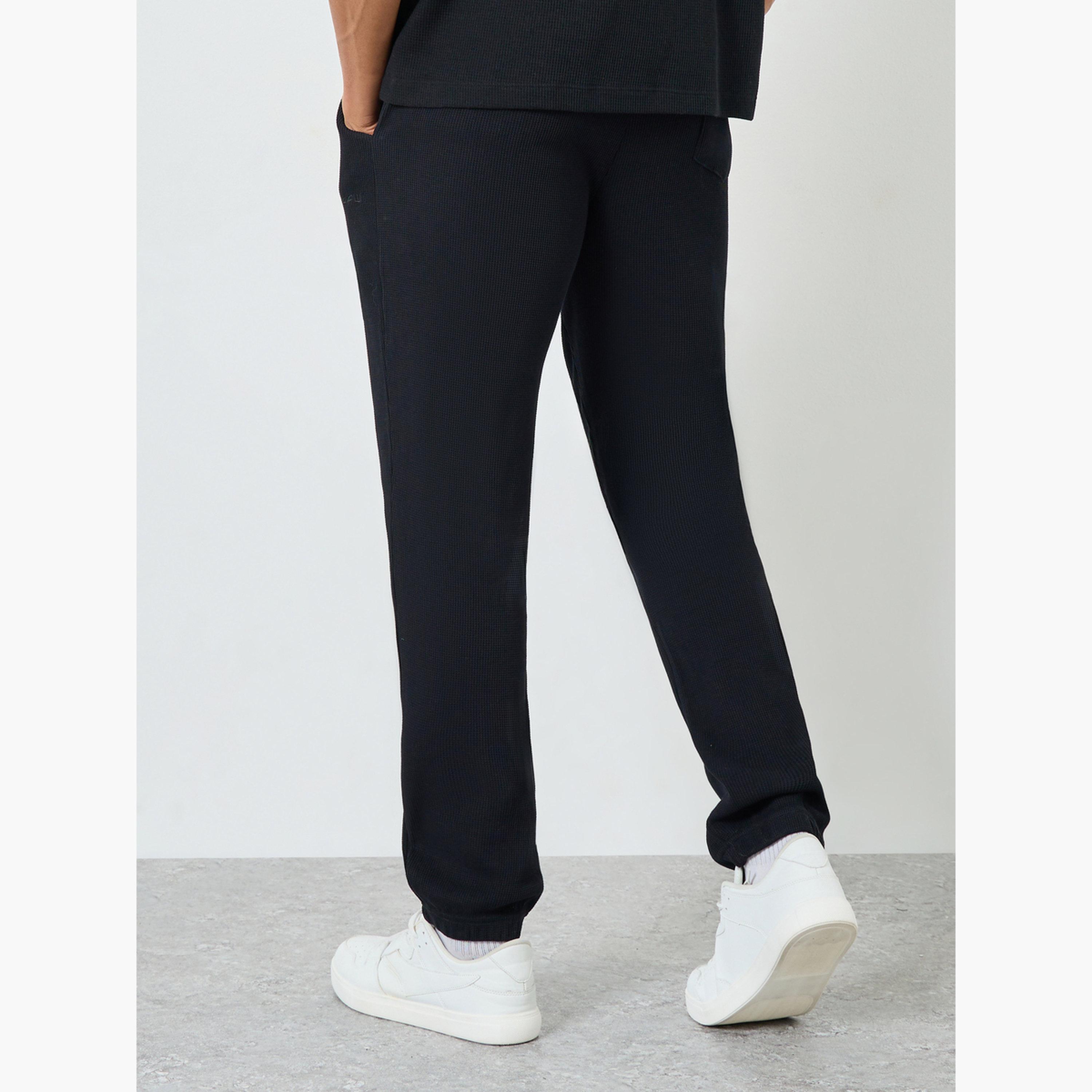 جوغر محبوك بنمط وافل بقصة ضيقة-men-clothing-bottoms-joggers-image-4