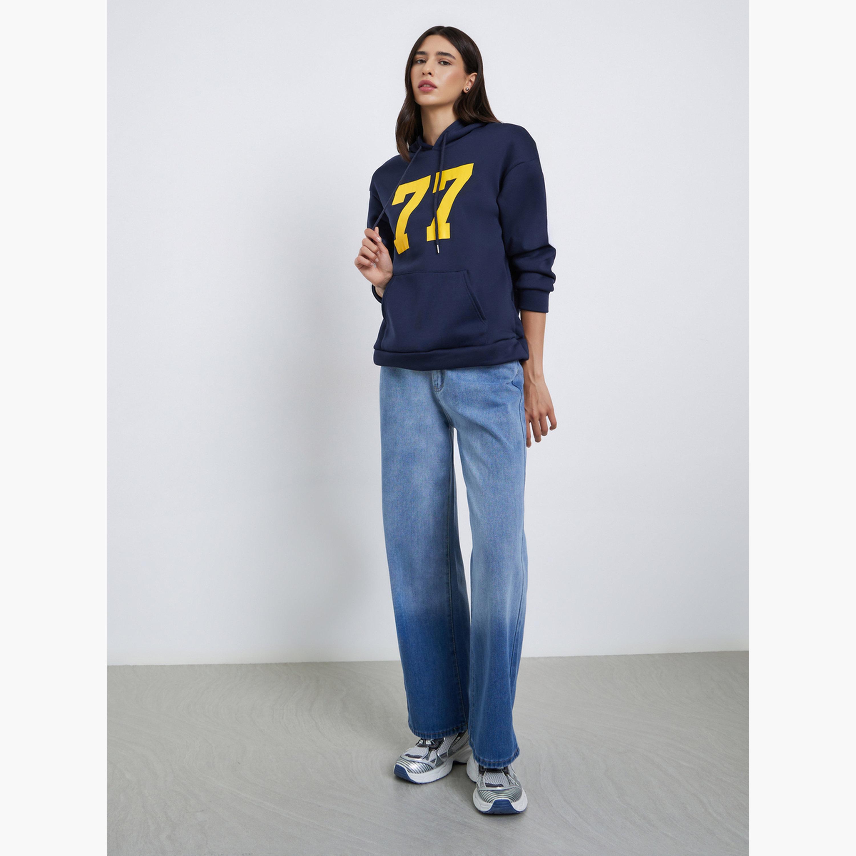 ستايلي - هودي بطبعة 77 بقصّة عادية لون أزرق داكن-women-clothing-hoodiesandsweatshirts-hoodies-image-2