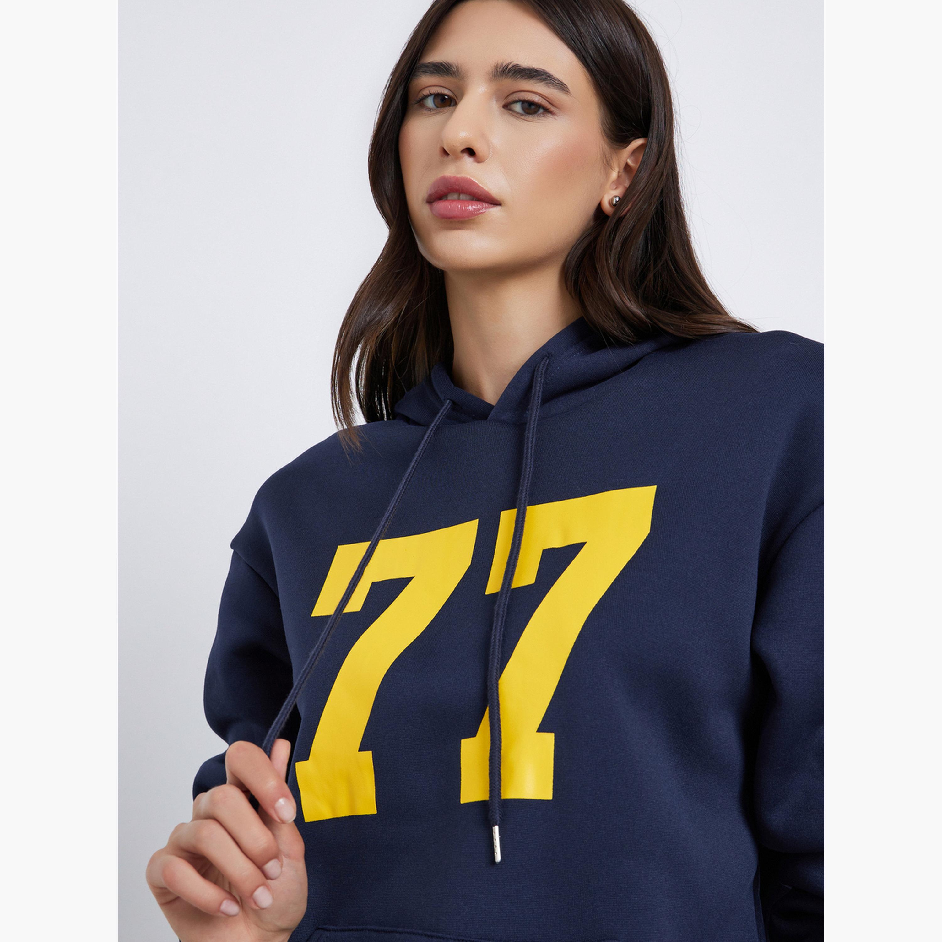 ستايلي - هودي بطبعة 77 بقصّة عادية لون أزرق داكن-women-clothing-hoodiesandsweatshirts-hoodies-image-4