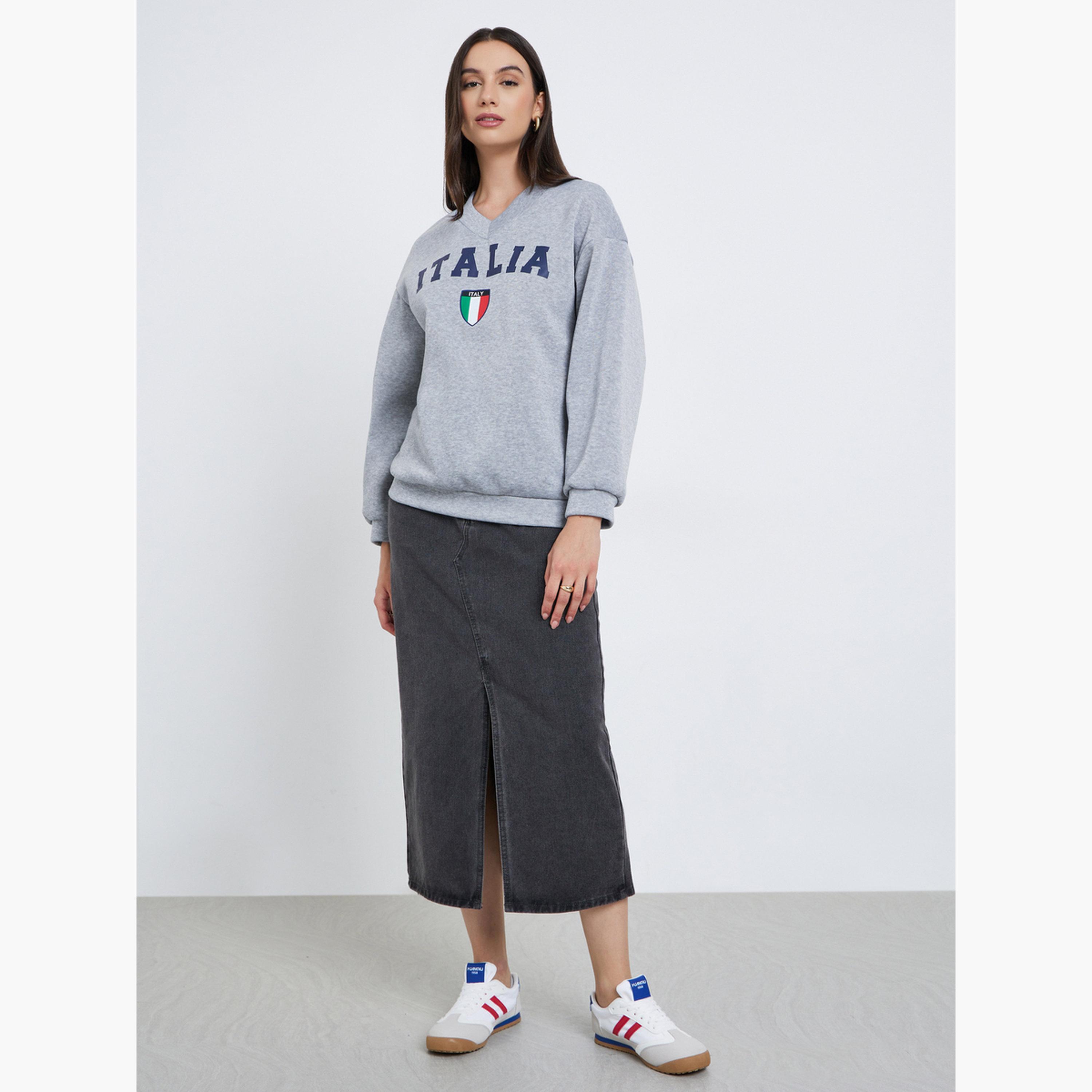 ستايلي - سويت شيرت رمادي برقبة على شكل حرف V وكتف منسدلة-women-winterwear-hoodiesandsweatshirts-sweatshirts-image-2
