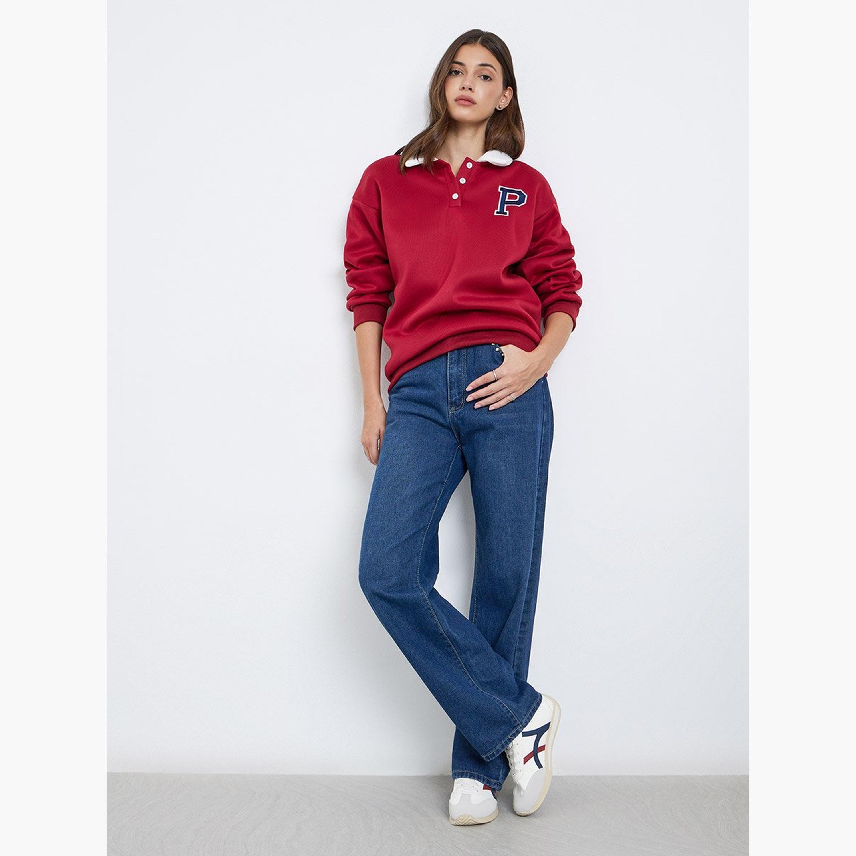 ستايلي - سويت شيرت أحمر بطبعة حروف جامعية وياقة متباينة-women-winterwear-hoodiesandsweatshirts-sweatshirts-image-2
