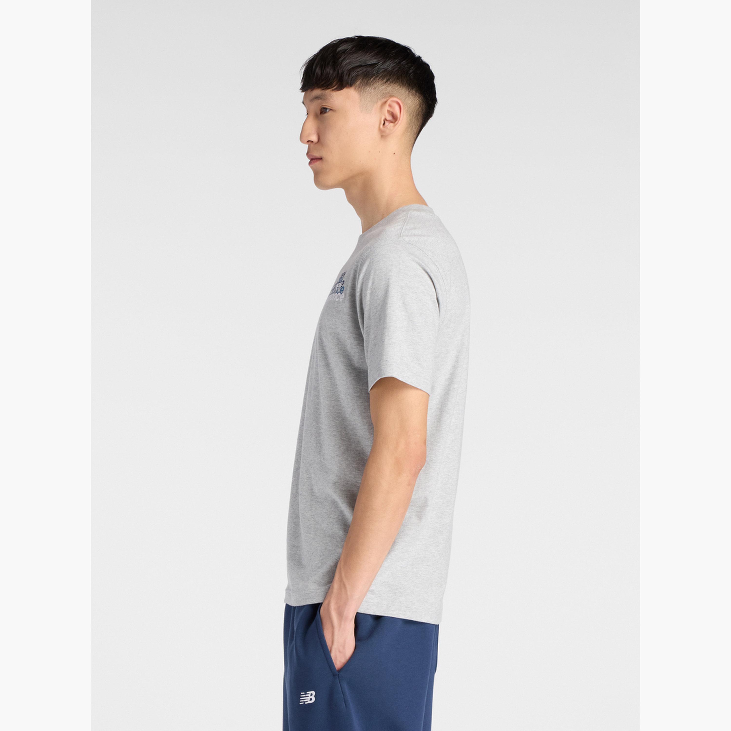 نيو بالانس - تي شيرت رجالي رمادي بشعار غرافيكي-men-clothing-tshirtsandpolos-tshirts-image-2