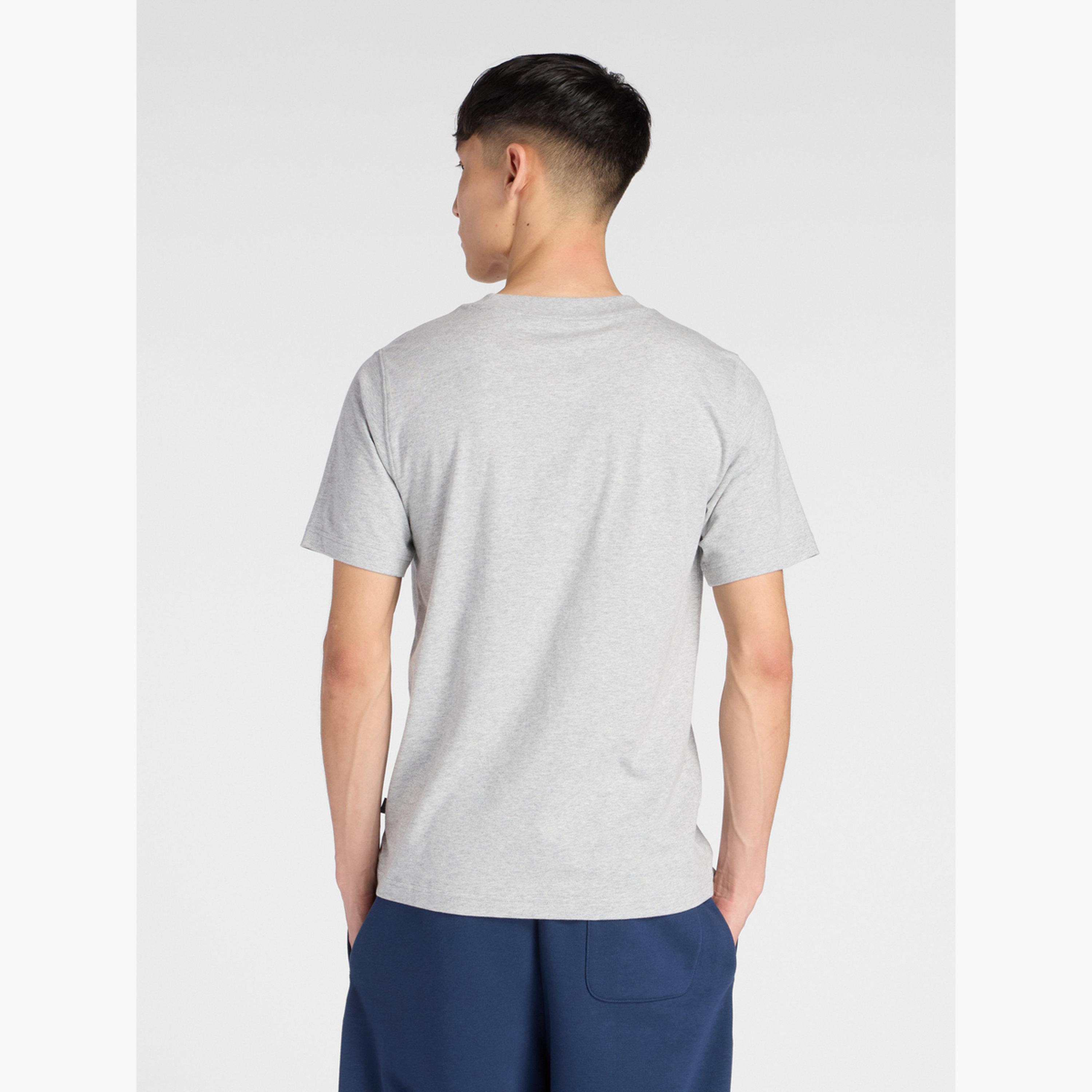 نيو بالانس - تي شيرت رجالي رمادي بشعار غرافيكي-men-clothing-tshirtsandpolos-tshirts-image-3