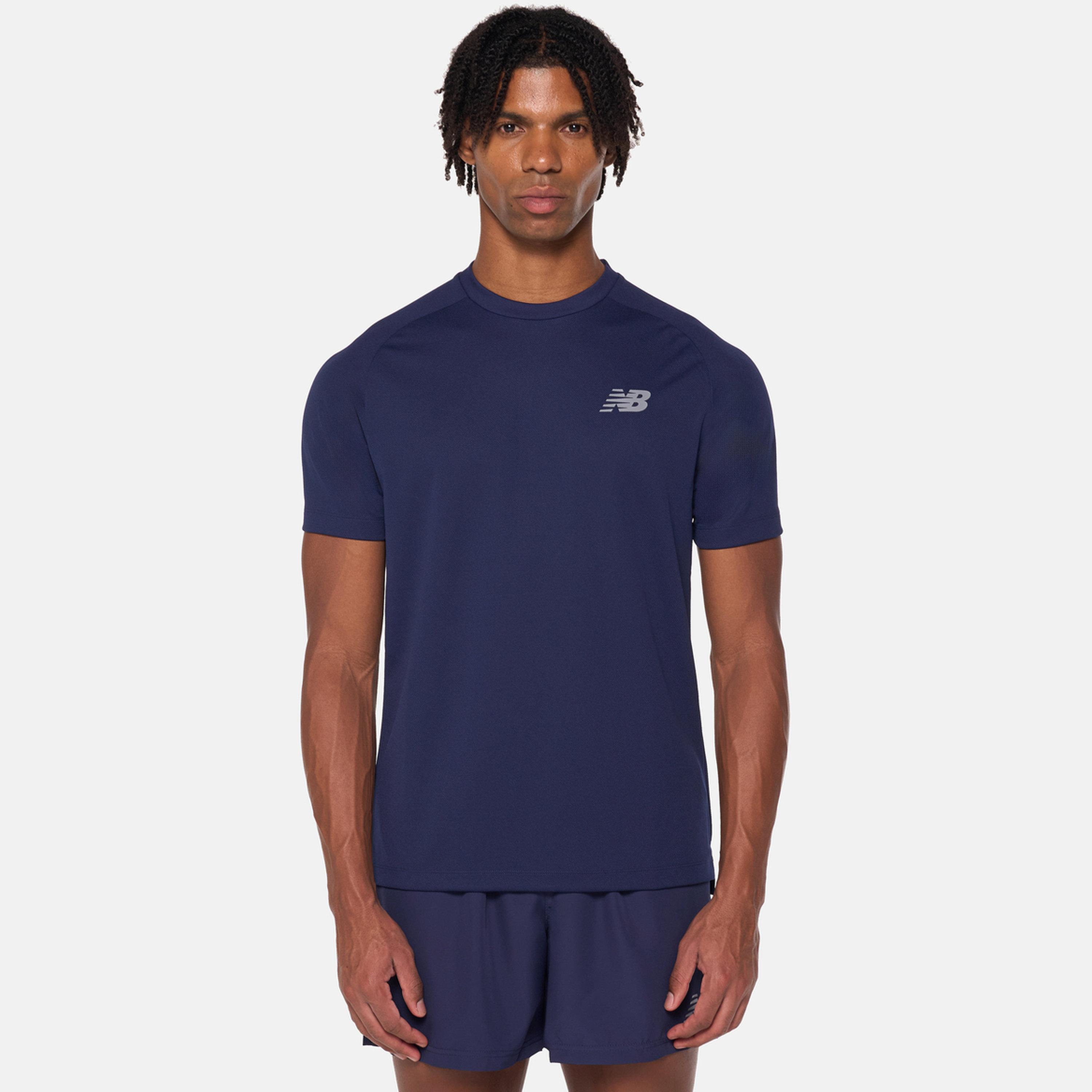 نيو بالانس - تي شيرت تدريب رجالي باللون الأزرق الداكن-men-clothing-sportswearandactivewear-tshirtsandpolos-image-1