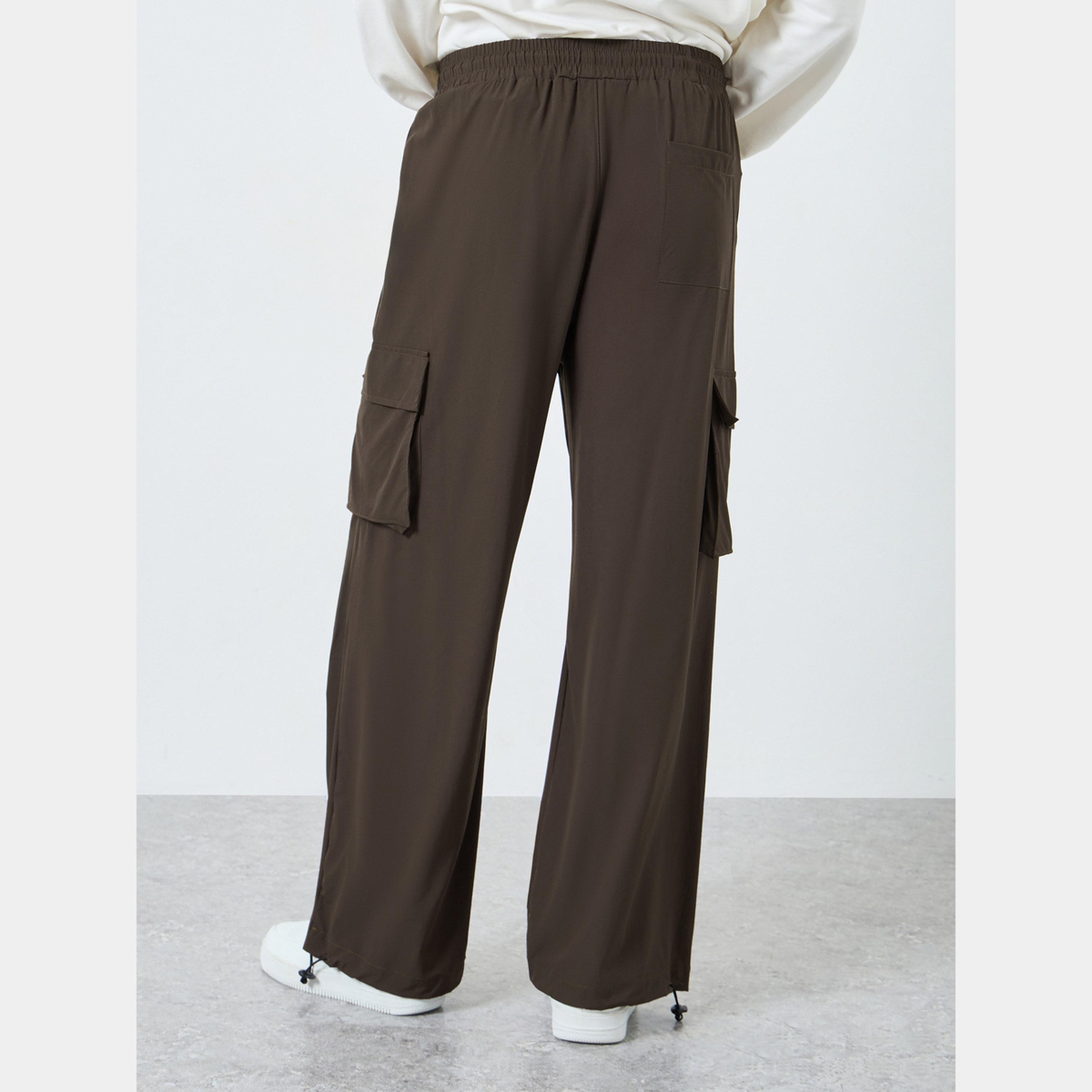 ستايلي - بنطال باراشوت نسائي بني سادة مقاس واسع مع جيوب متعددة-men-clothing-bottoms-trousersandchinos-trousers-image-5