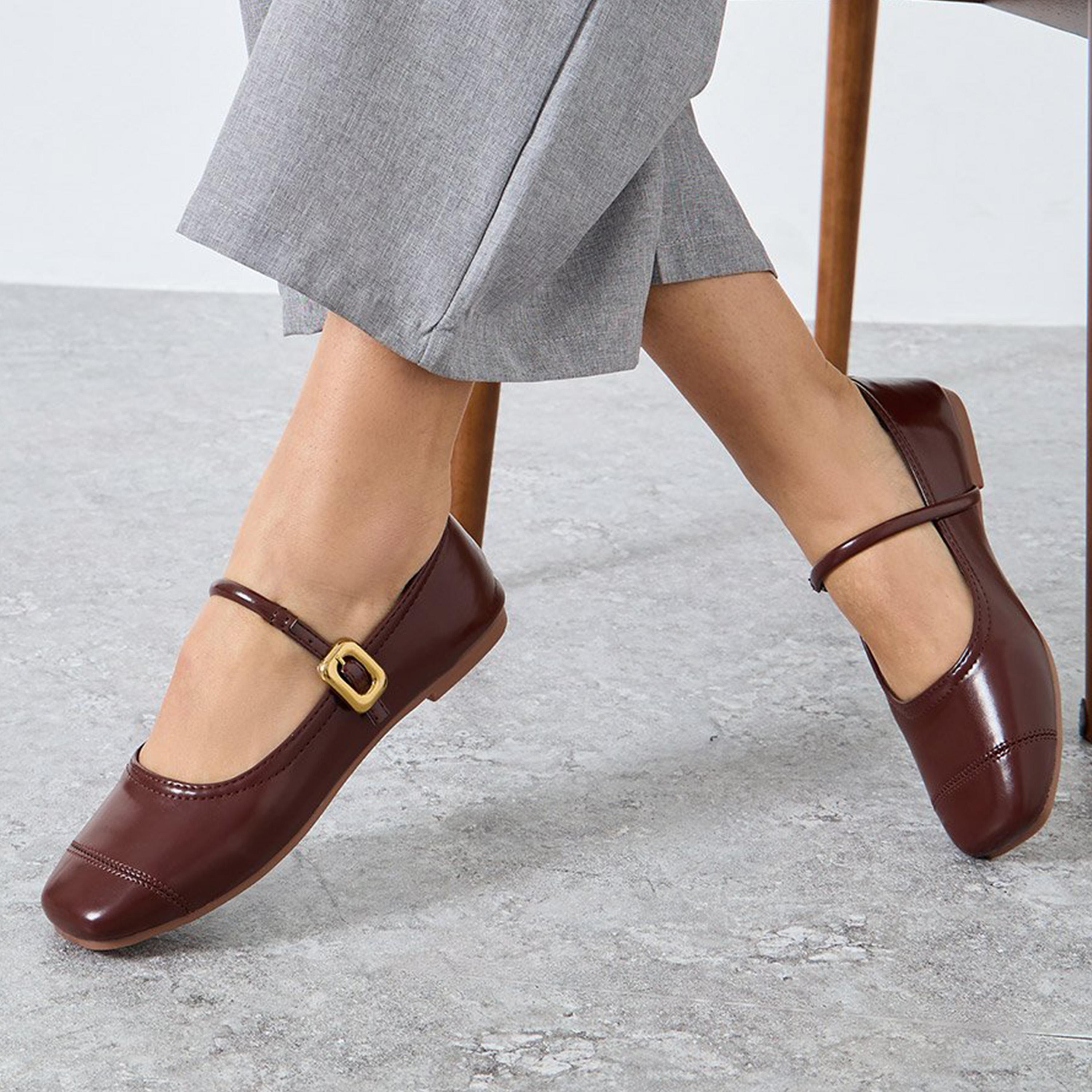 تيك تو - حذاء ماري جين بحزام معدني بلون عنابي-women-shoes-ballerinas-image-2