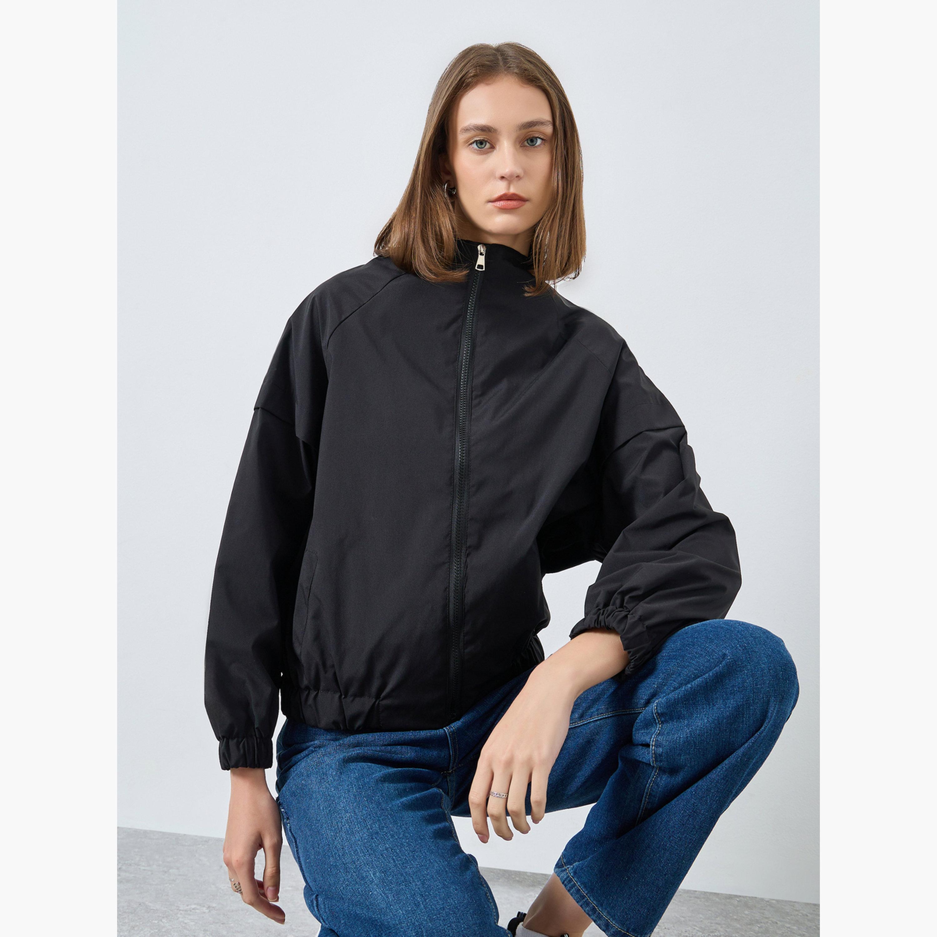 ستايلي - سترة سوداء خفيفة الوزن بقصّة عادية للنساء -women-winterwear-coatsandjackets-jackets-image-3