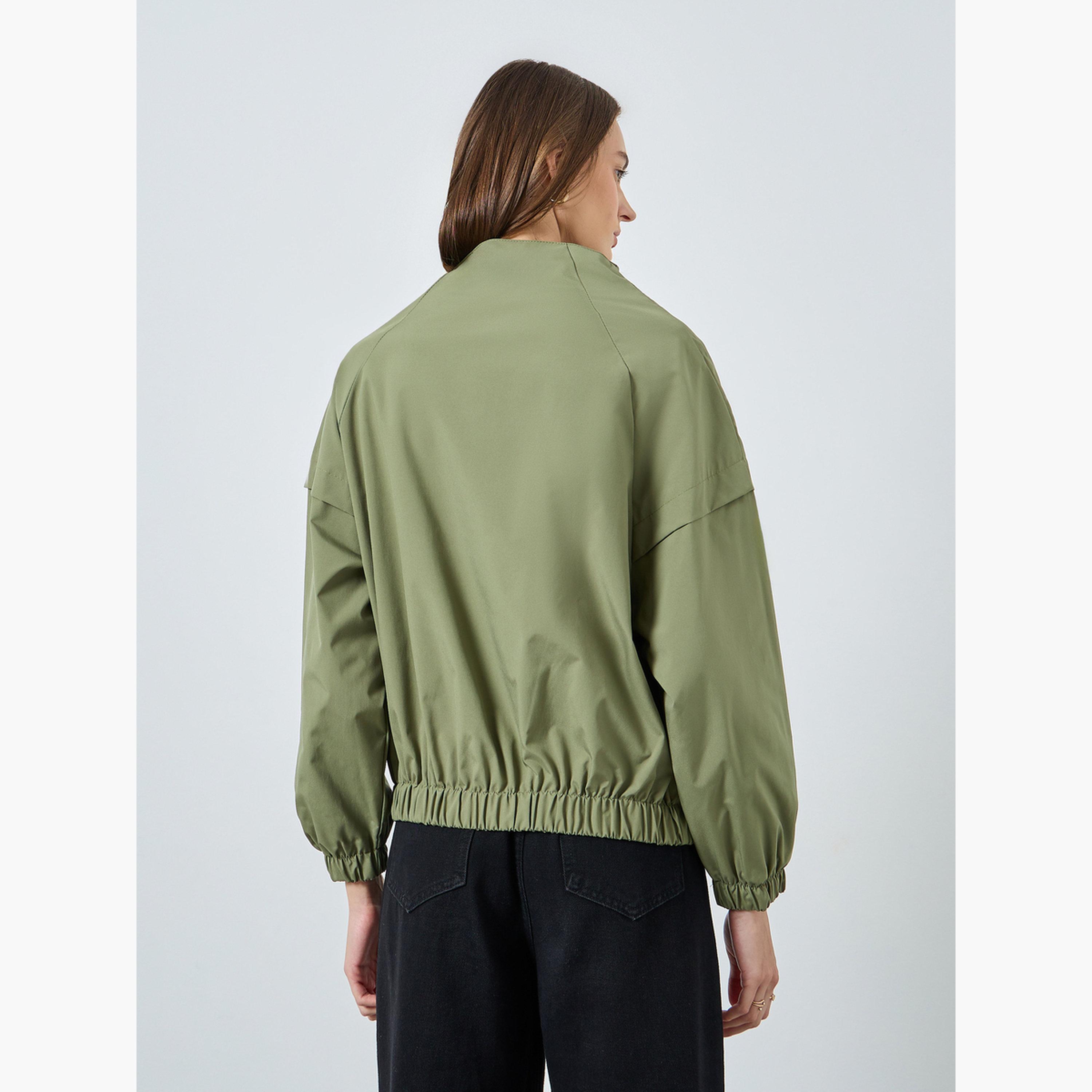 ستايلي - سترة خفيفة الوزن بقصّة عادية لون أخضر زيتوني للنساء -women-winterwear-coatsandjackets-jackets-image-4